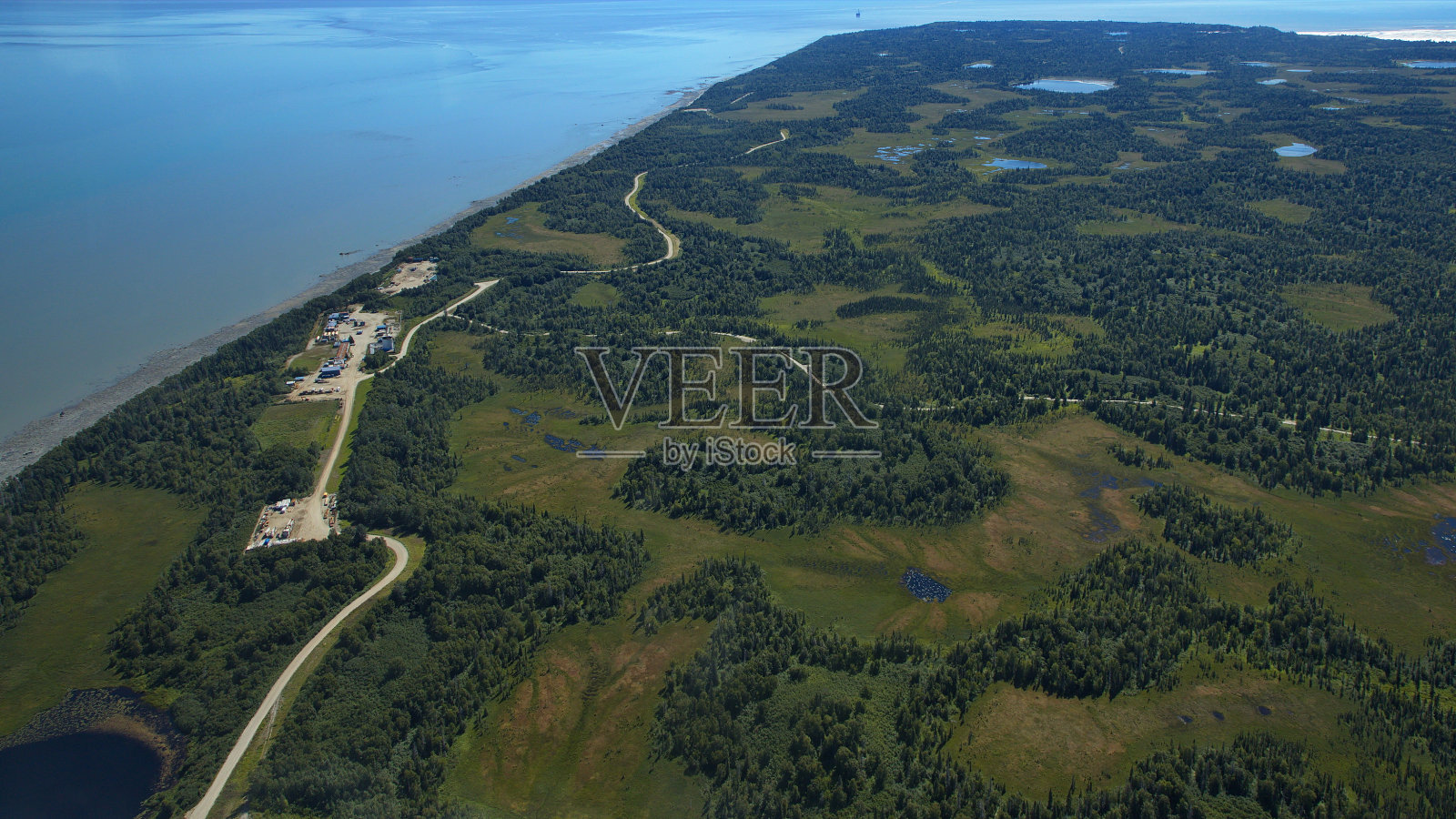 鸟瞰美国阿拉斯加州克拉克湖国家公园的景观照片摄影图片