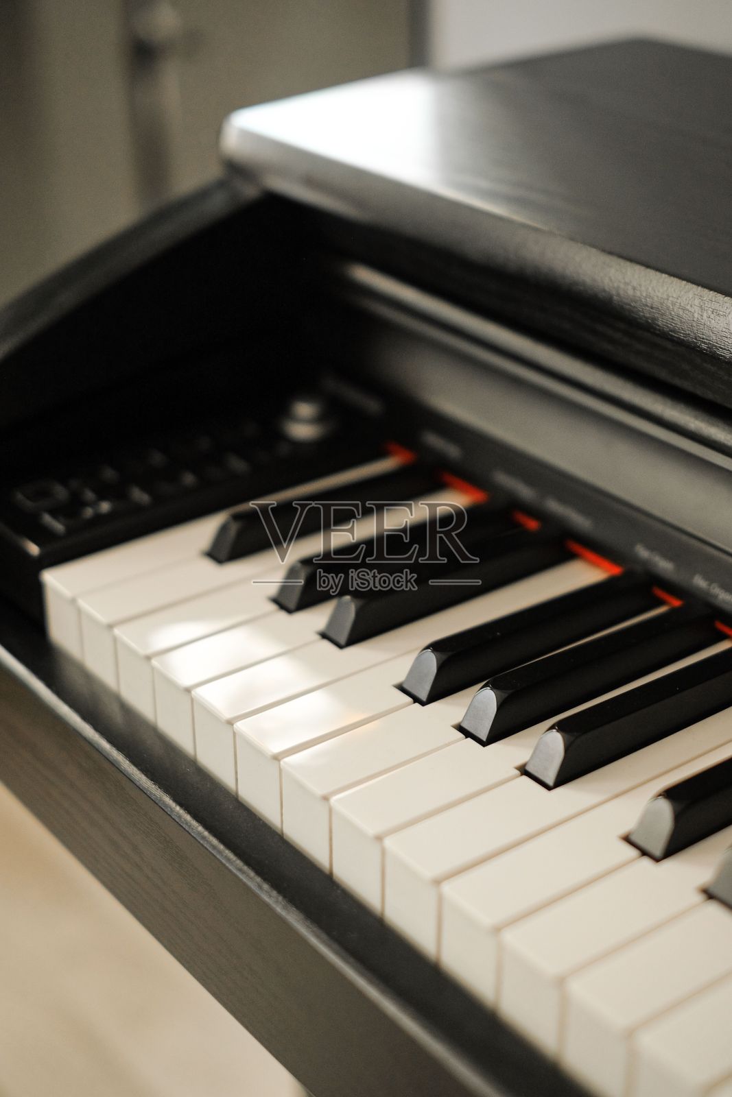 钢琴琴键的垂直镜头照片摄影图片