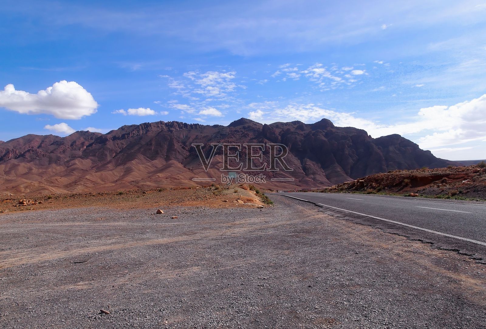蓝天下的撒哈拉沙漠照片摄影图片