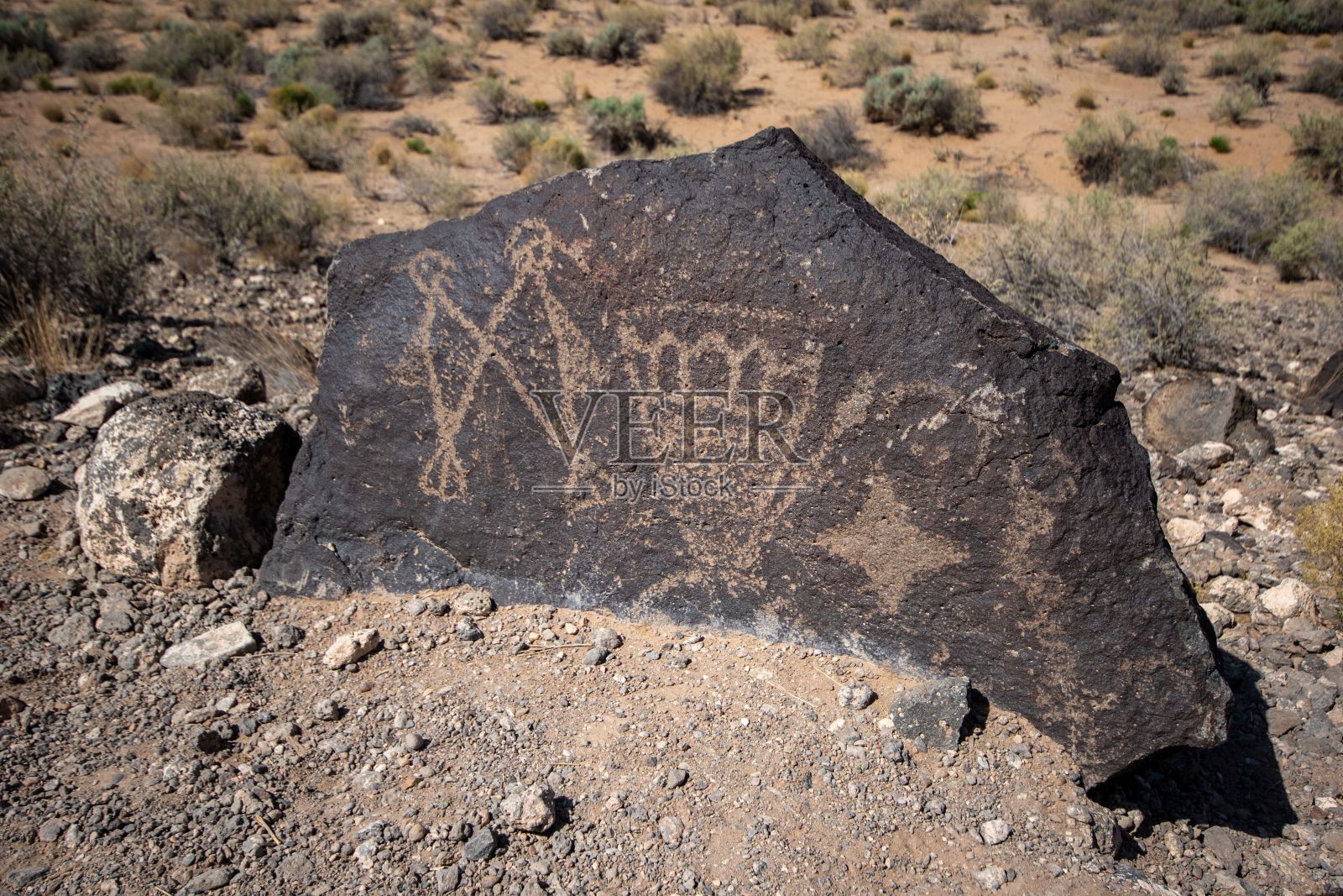 新墨西哥州博卡内格拉峡谷的古代岩画特写照片摄影图片