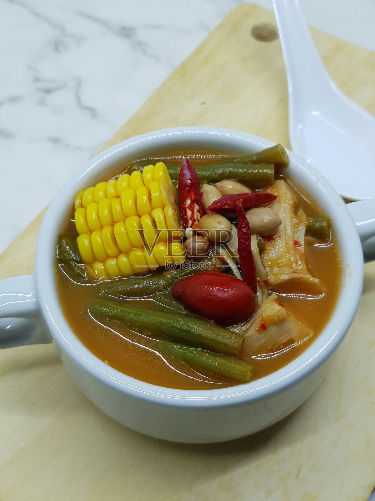 罗望子蔬菜汤照片摄影图片