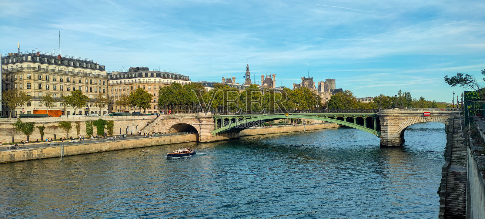 塞纳河上的桥，顶着天空照片摄影图片