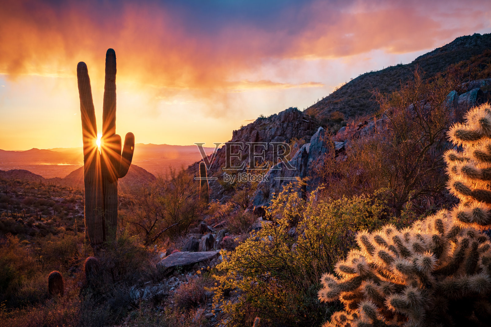 壮丽麦克道尔山脉的日落照片摄影图片