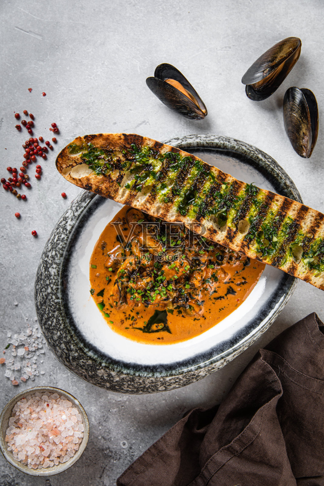 扁豆豆类和灰色背景，有机蚕豆，扁豆和农场蔬菜照片摄影图片