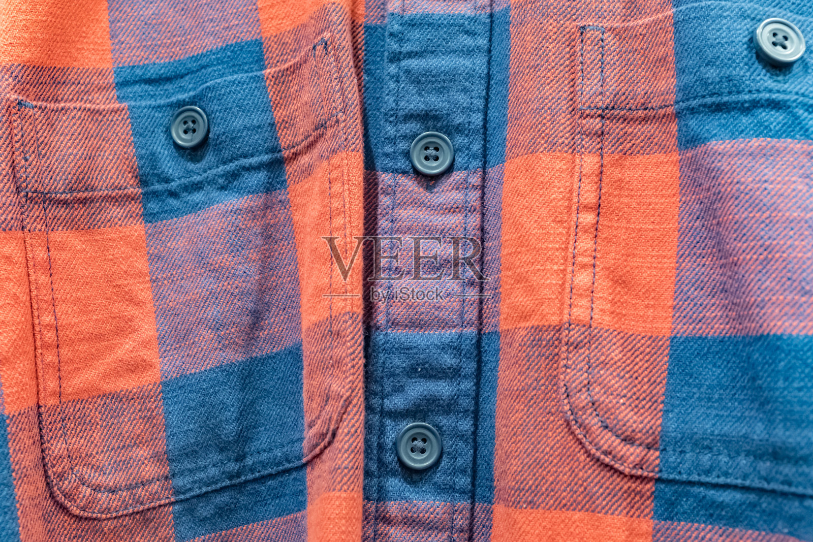 红蓝条纹衬衫照片摄影图片