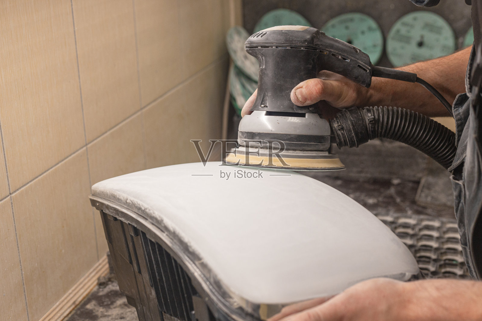 人擦亮了光学照片摄影图片