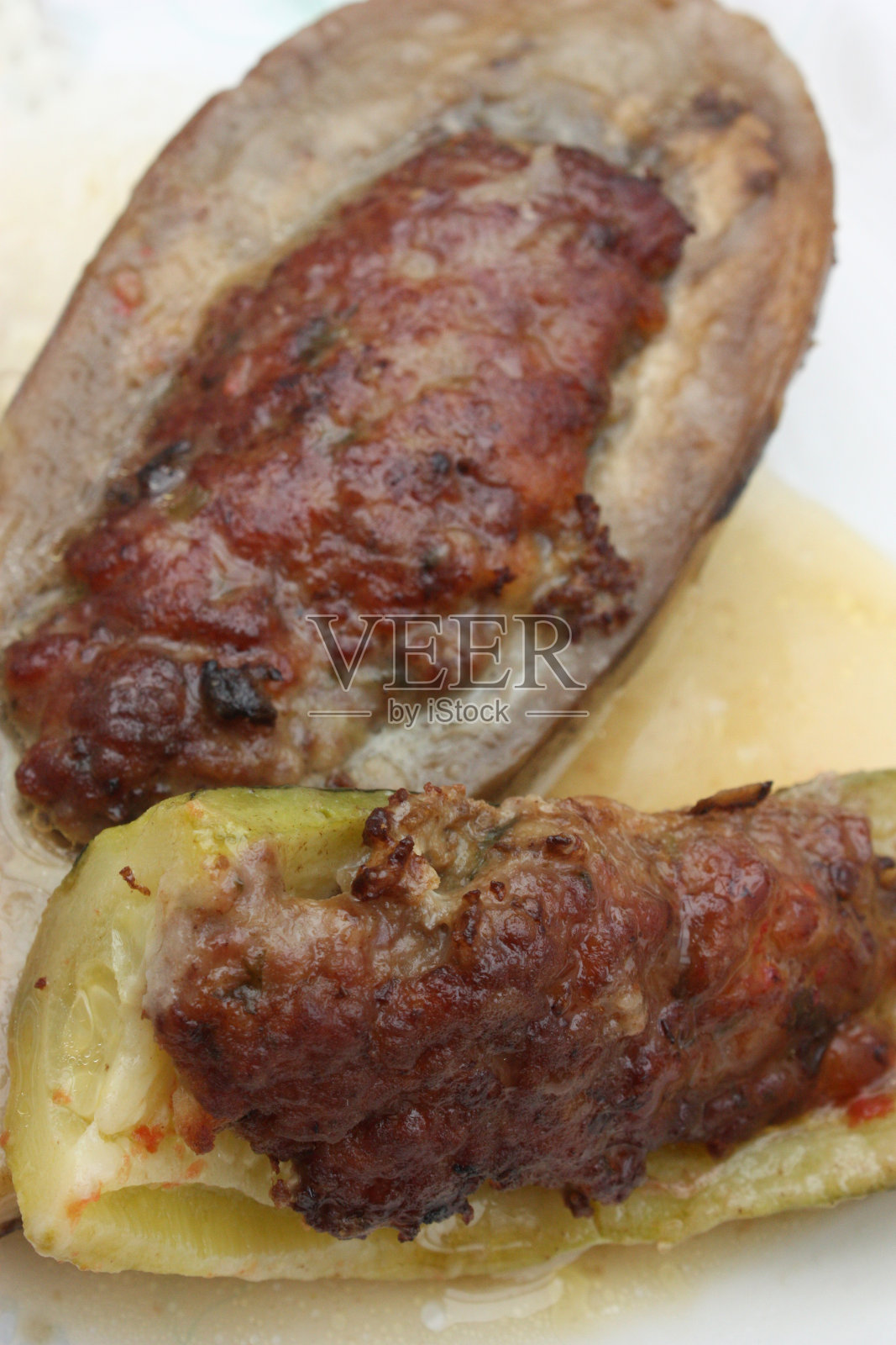 塞满牛肉和猪肉的蔬菜茄子和西葫芦照片摄影图片