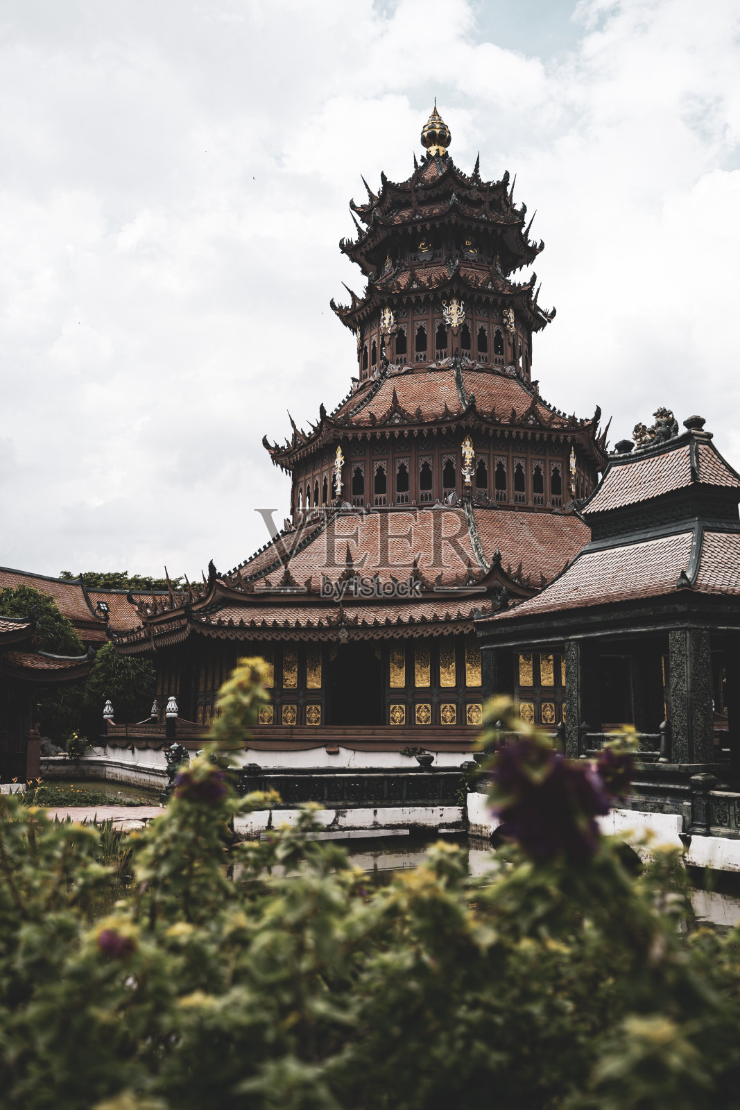 (古城中的)佛圣阁照片摄影图片