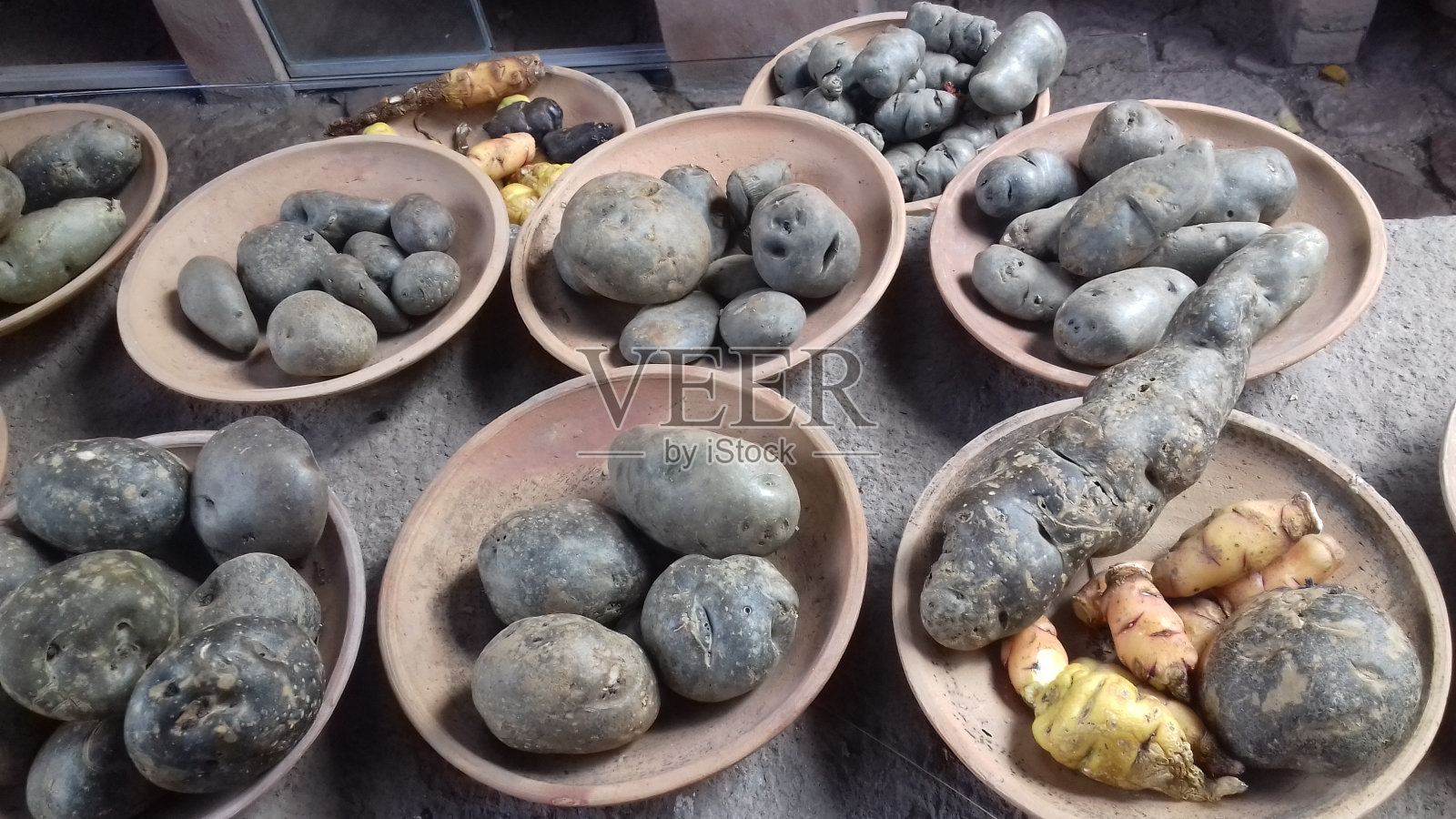 几个土豆菜照片摄影图片