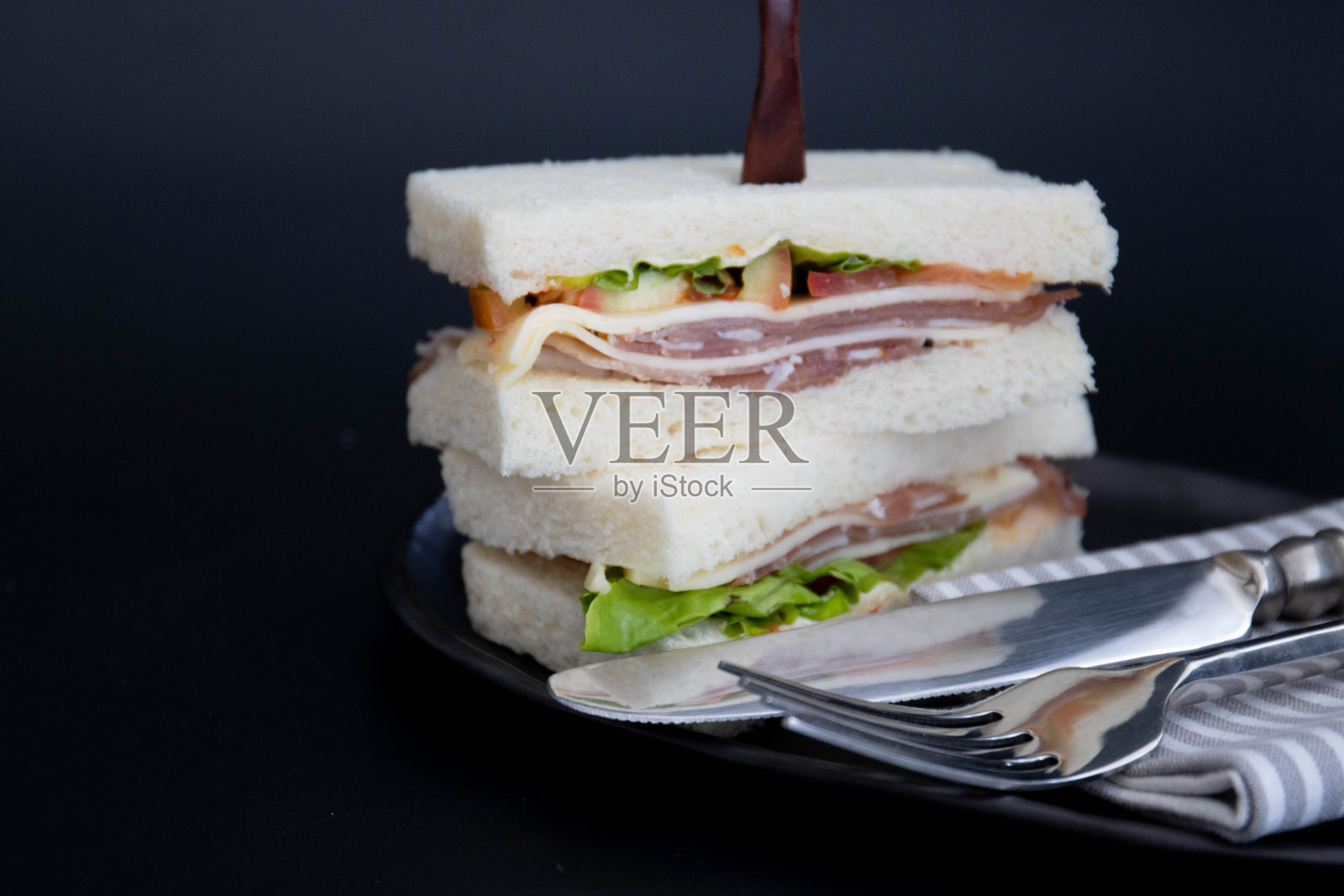 白面包配黑森林火腿三明治照片摄影图片