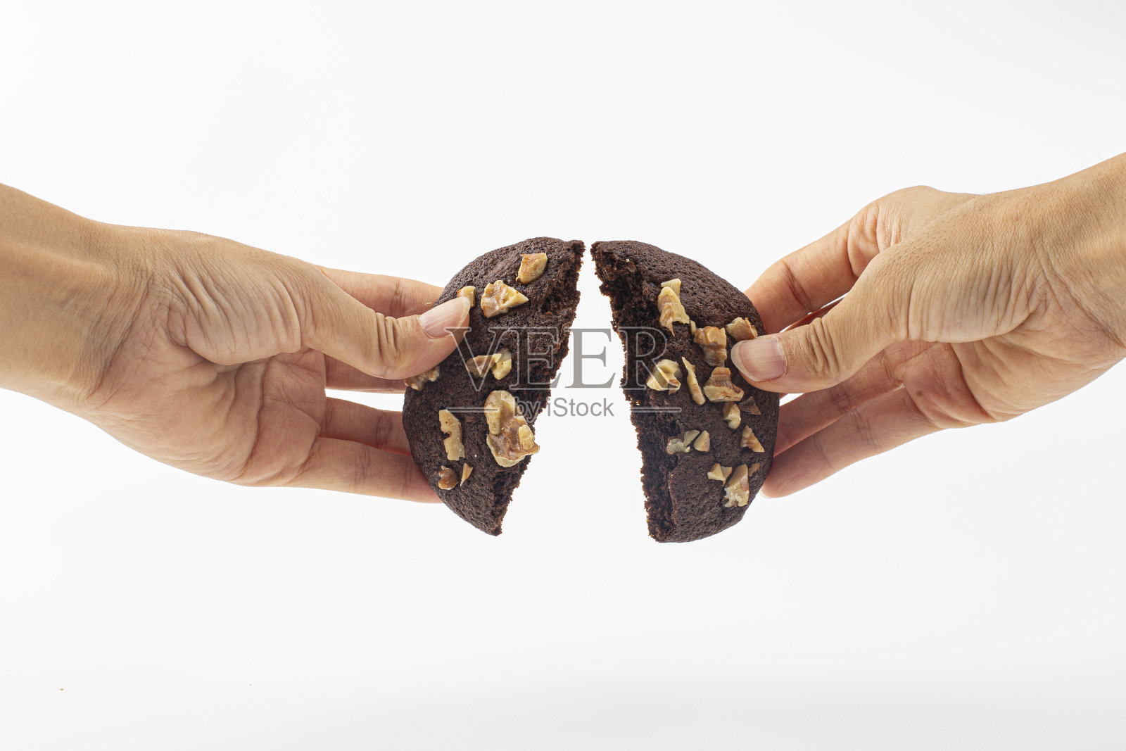 自制的巧克力核桃饼干照片摄影图片