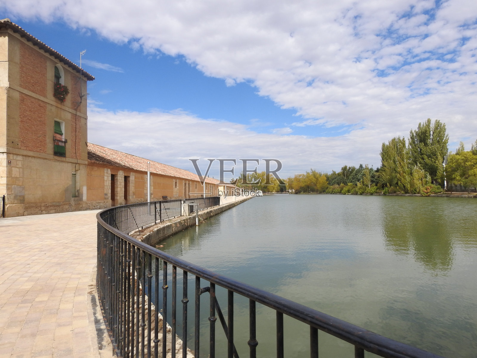 Valladolid麦地那的de Rioseco的Darsena del Castilla照片摄影图片