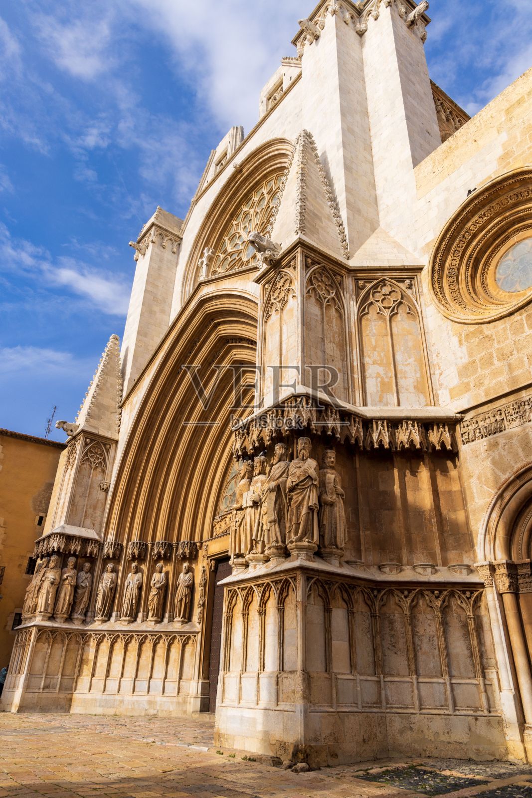 古老的塔拉戈纳大教堂外观照片摄影图片