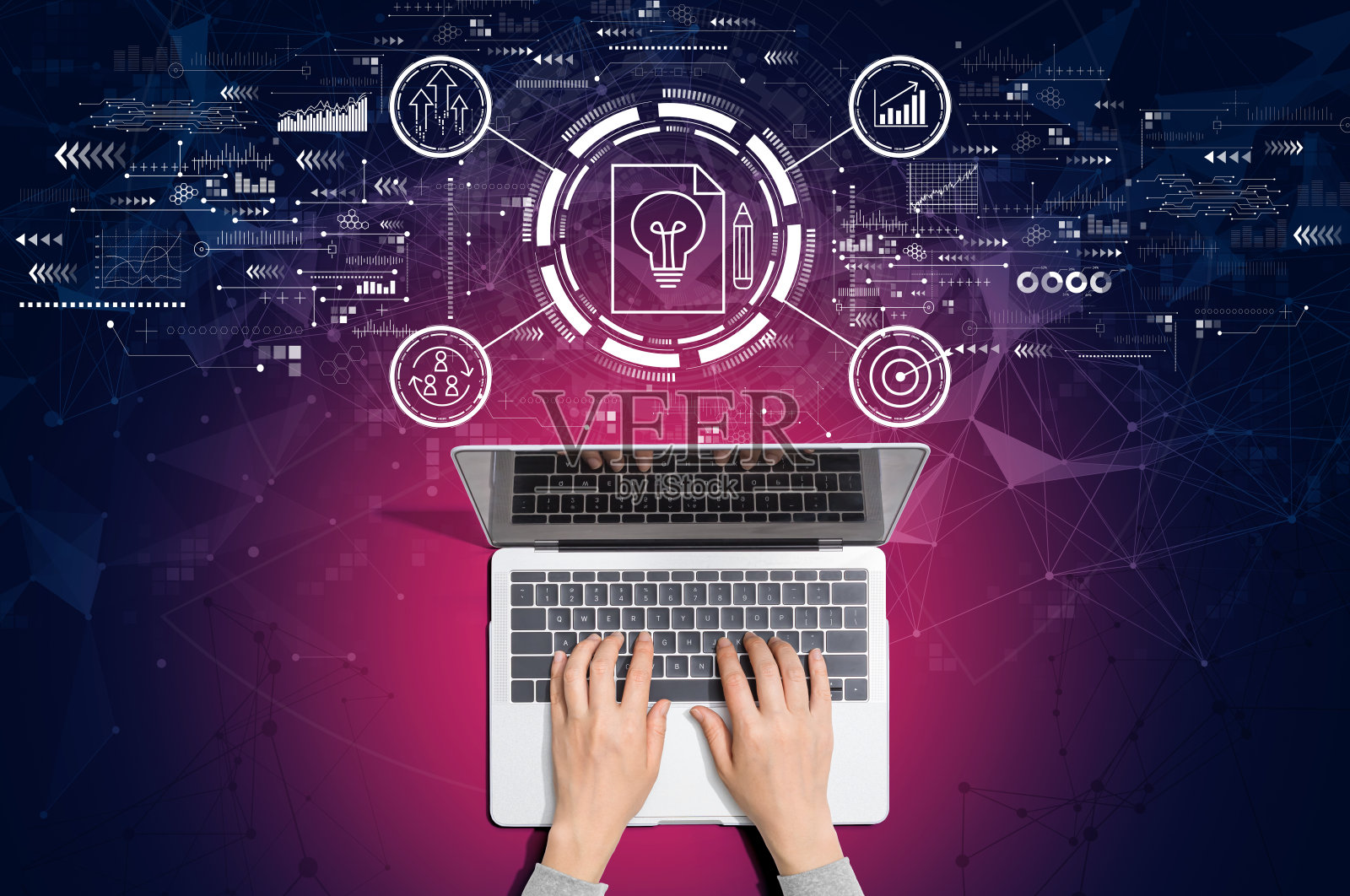 与使用笔记本电脑的人的成功主题的想法照片摄影图片