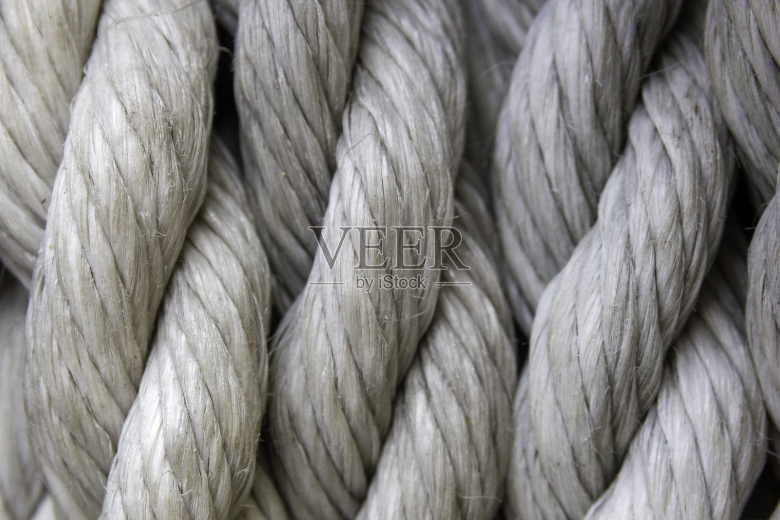 灯光下的白绳子特写——作为背景和墙纸的一张很酷的图片照片摄影图片