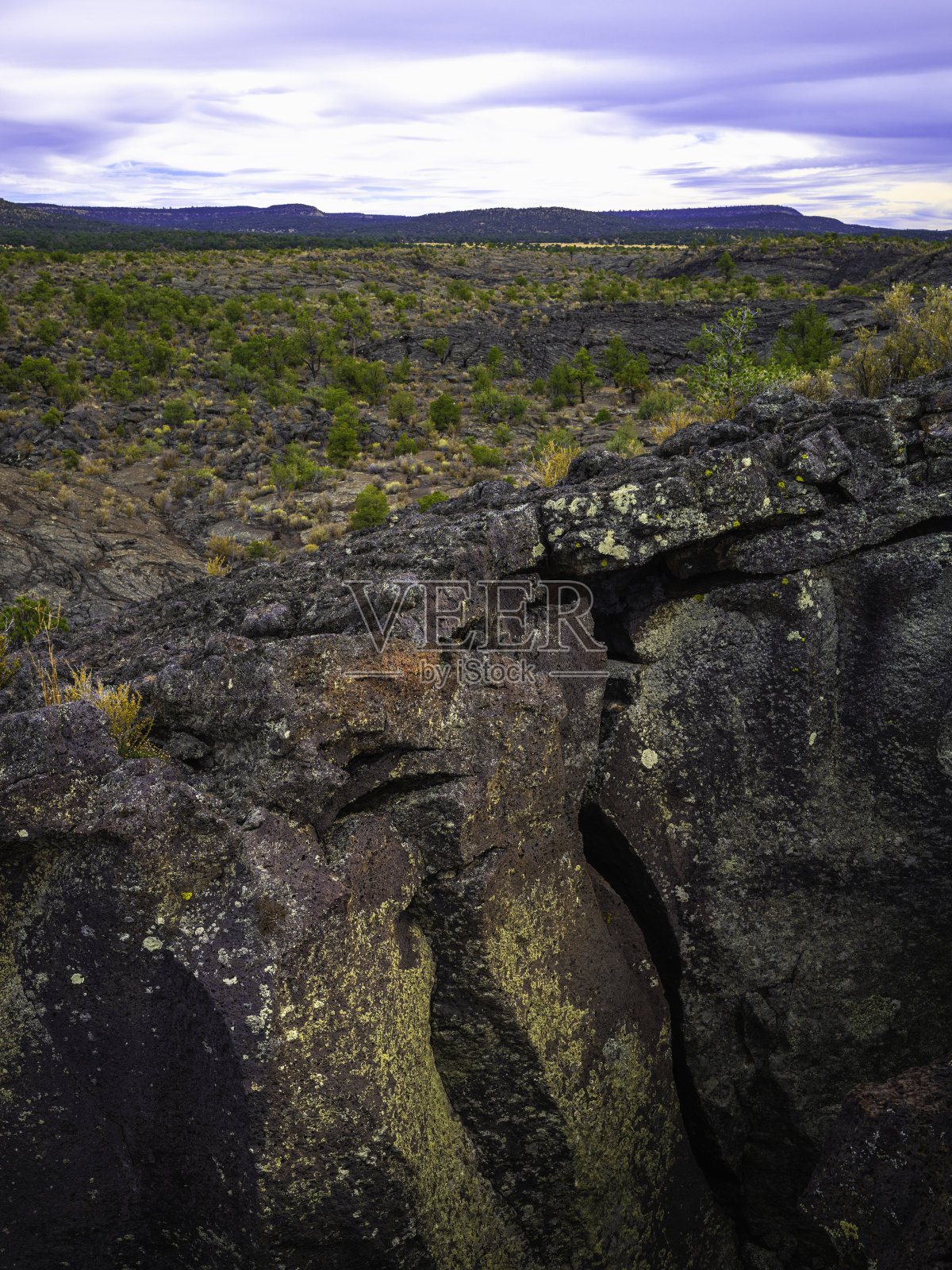熔岩和悬崖洞照片摄影图片