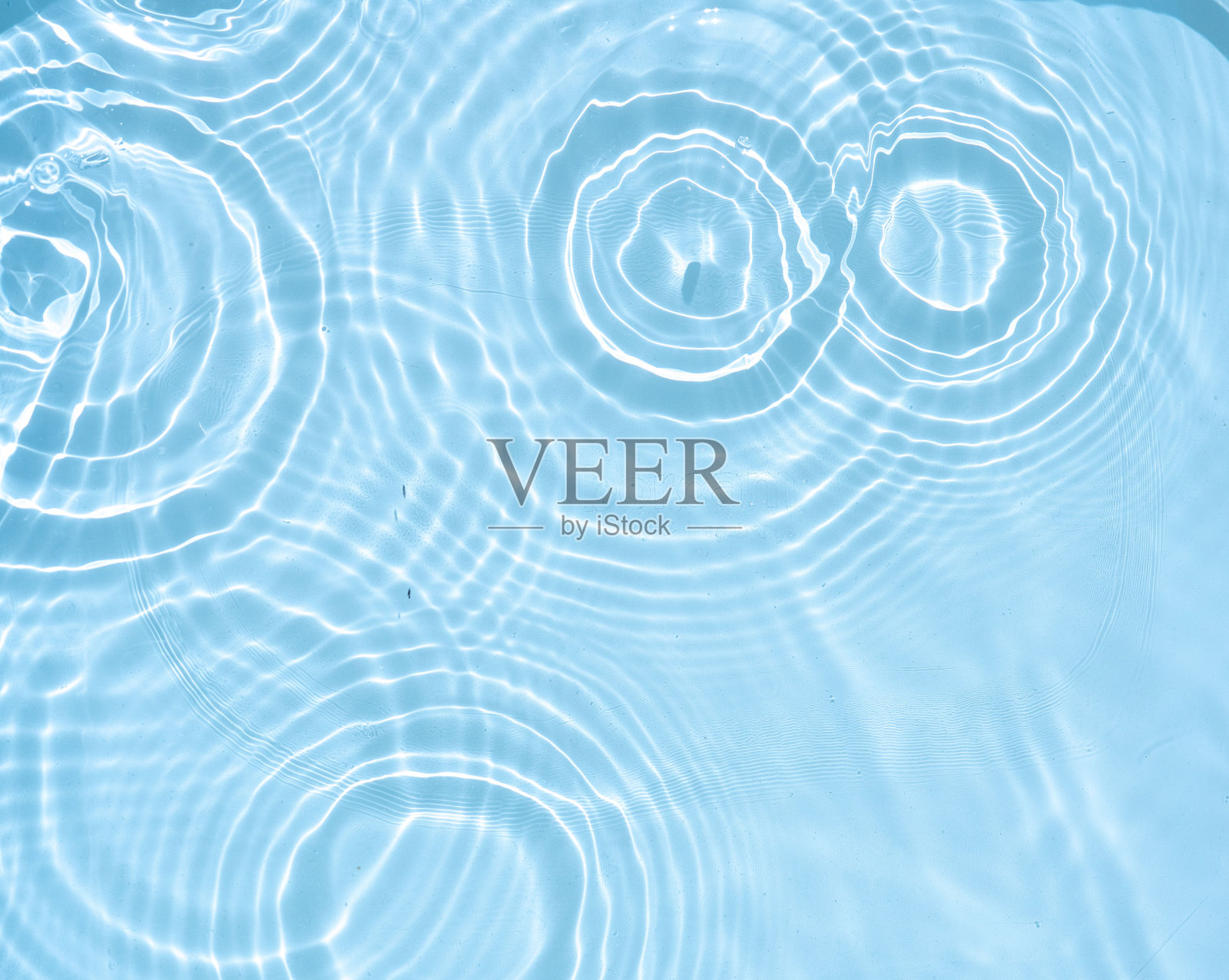 原始背景图像在蓝色调与圆小波。照片摄影图片