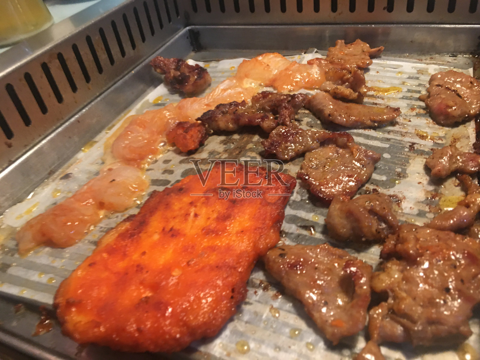 中式火锅自助现场烹饪照片摄影图片