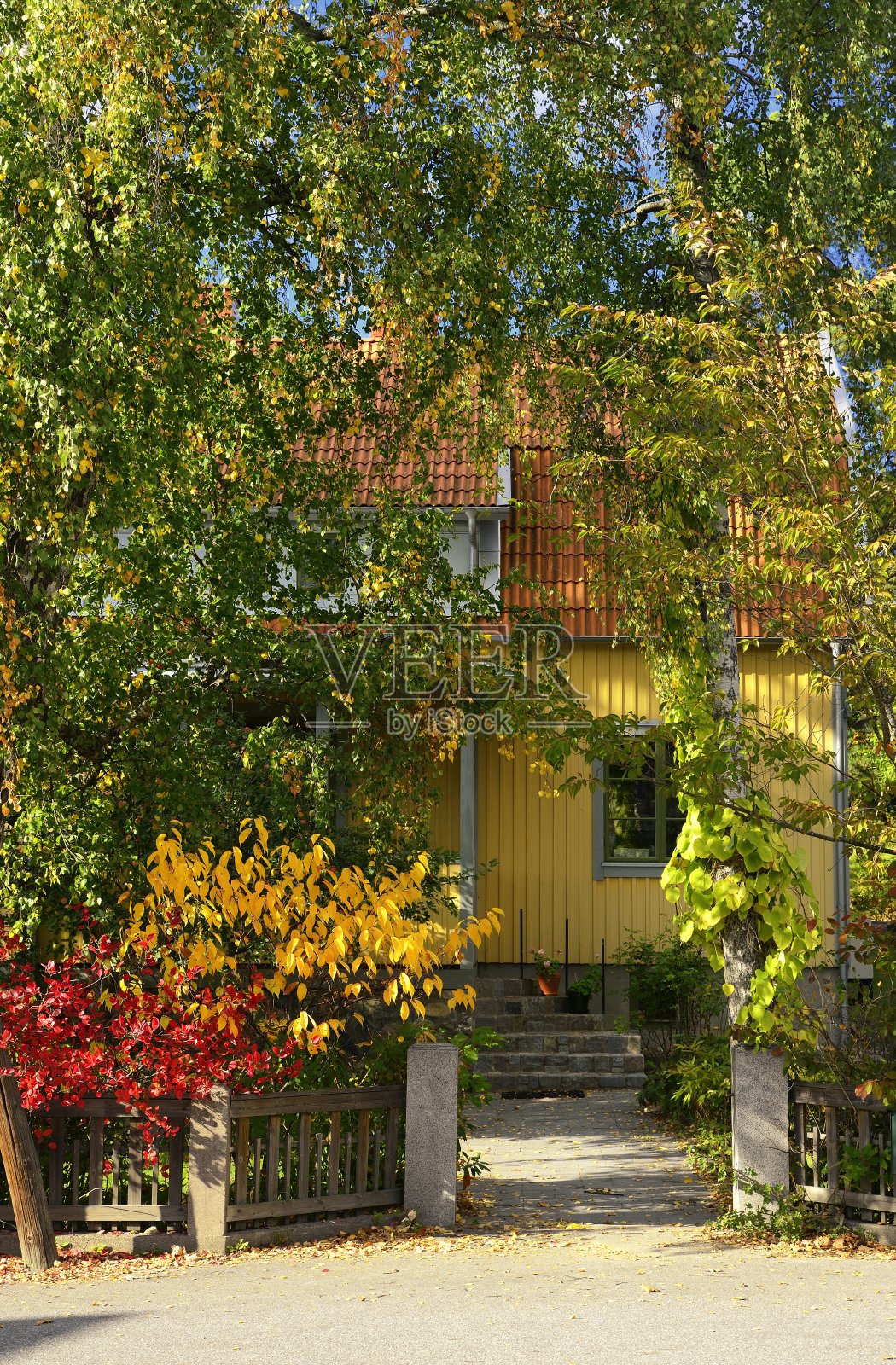 秋天的瑞典住房，瑞典斯德哥尔摩。照片摄影图片