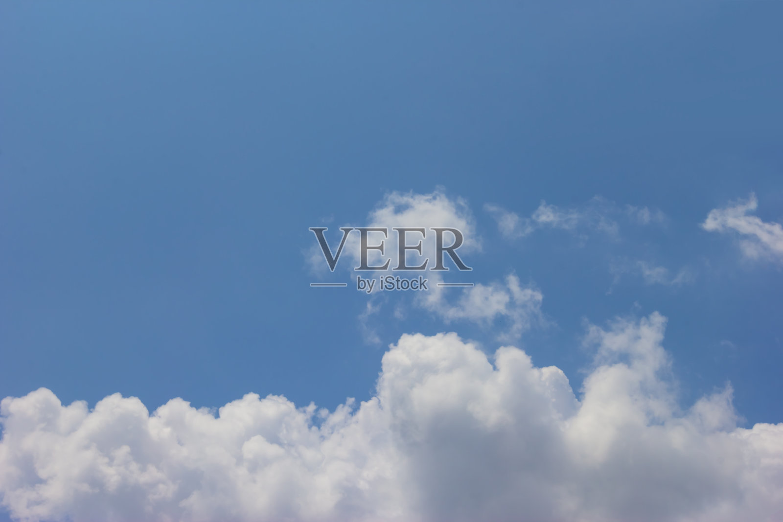 多云的蓝天背景照片摄影图片