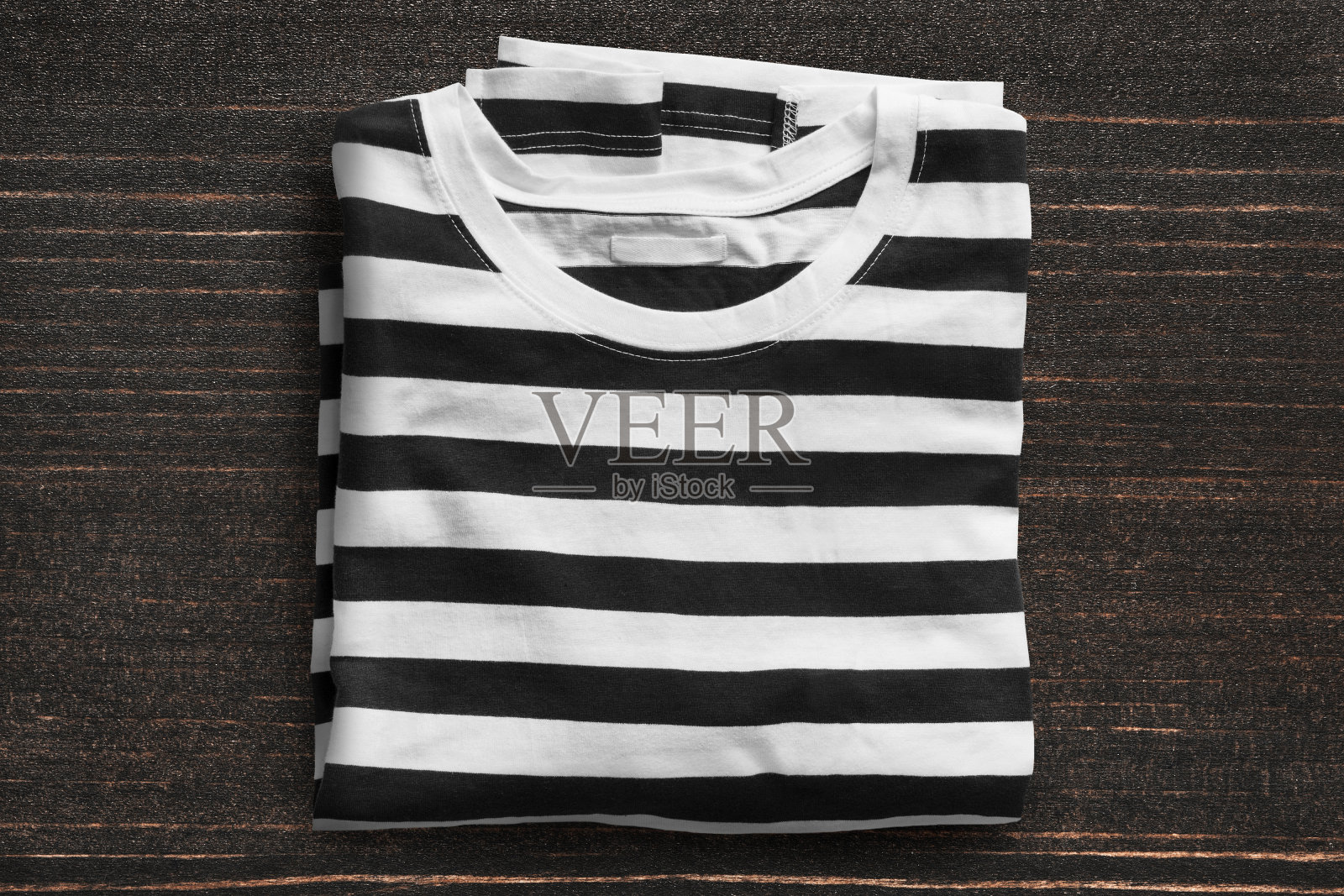 木制背景的运动衫照片摄影图片