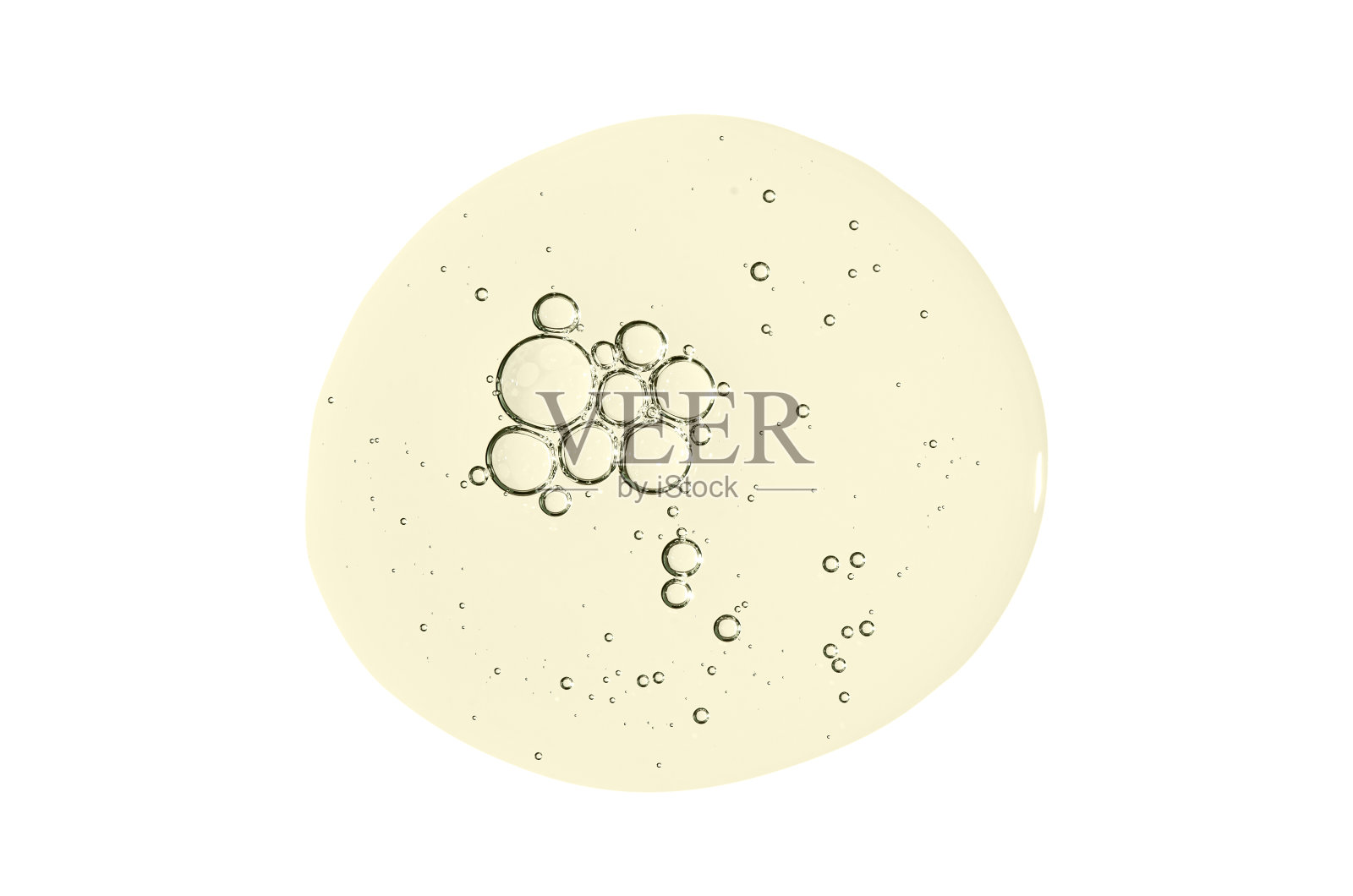 一滴有气泡的身体精华液或化妆油液体护肤产品。孤立在白色背景上。照片摄影图片