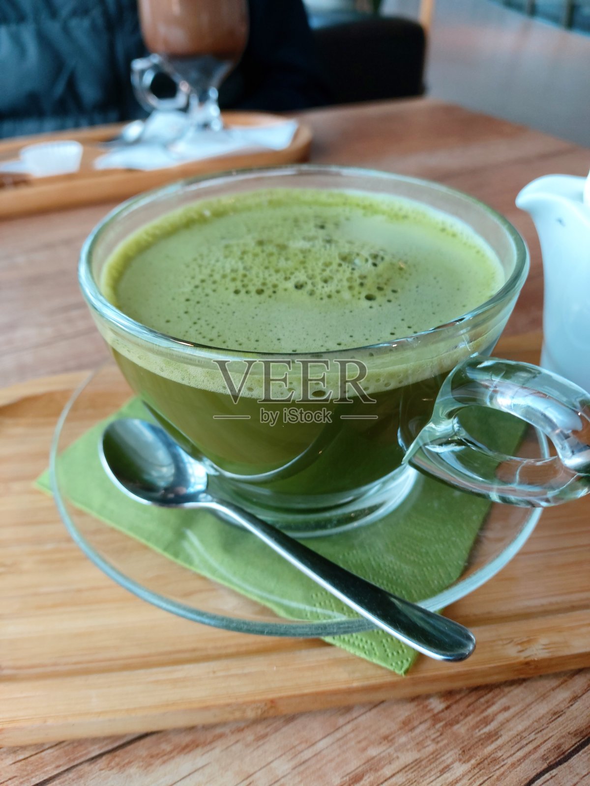 有机饮品抹茶绿茶杯。照片摄影图片