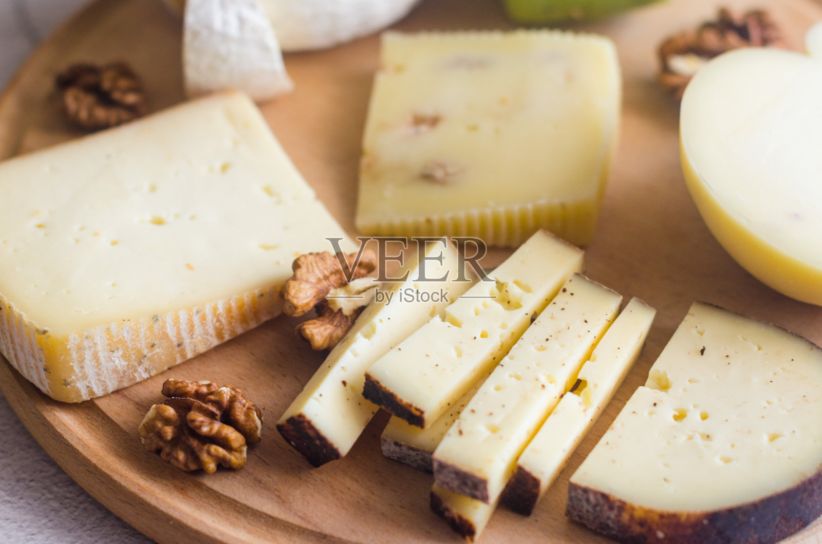 美味的奶酪混合葡萄，果酱，零食，饼干，核桃照片摄影图片