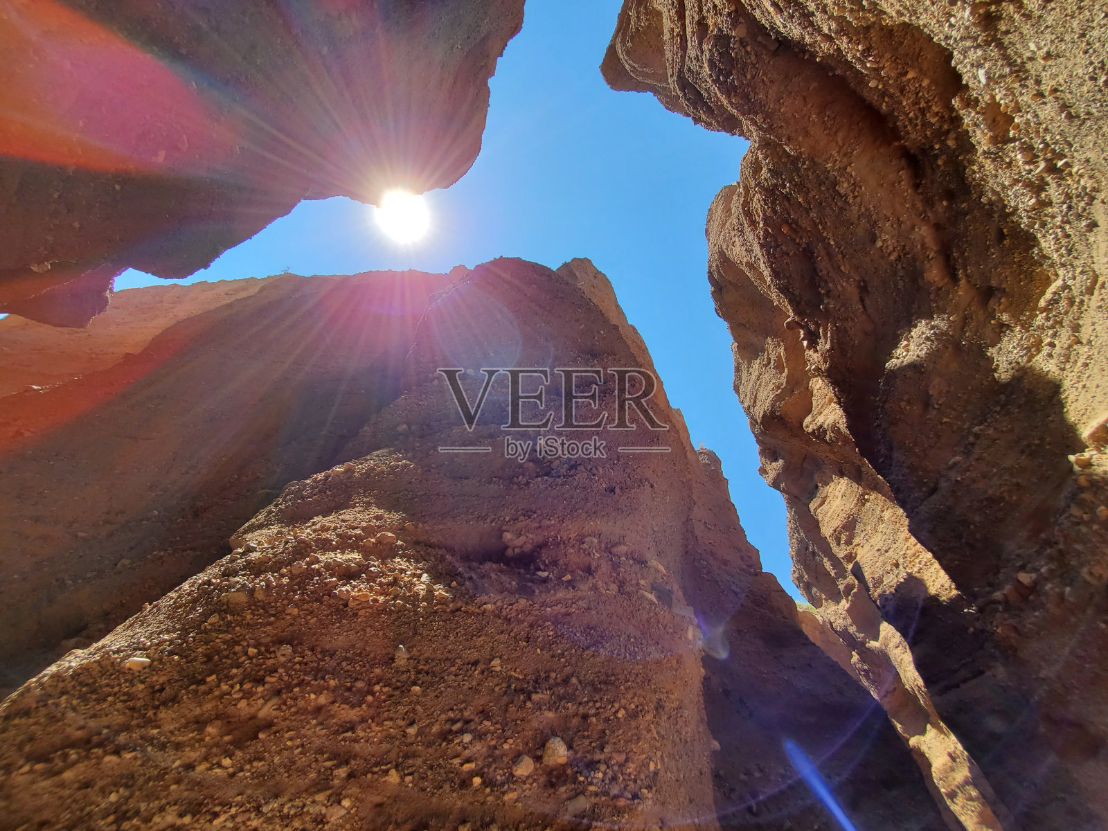 岩石之间的阳光照片摄影图片
