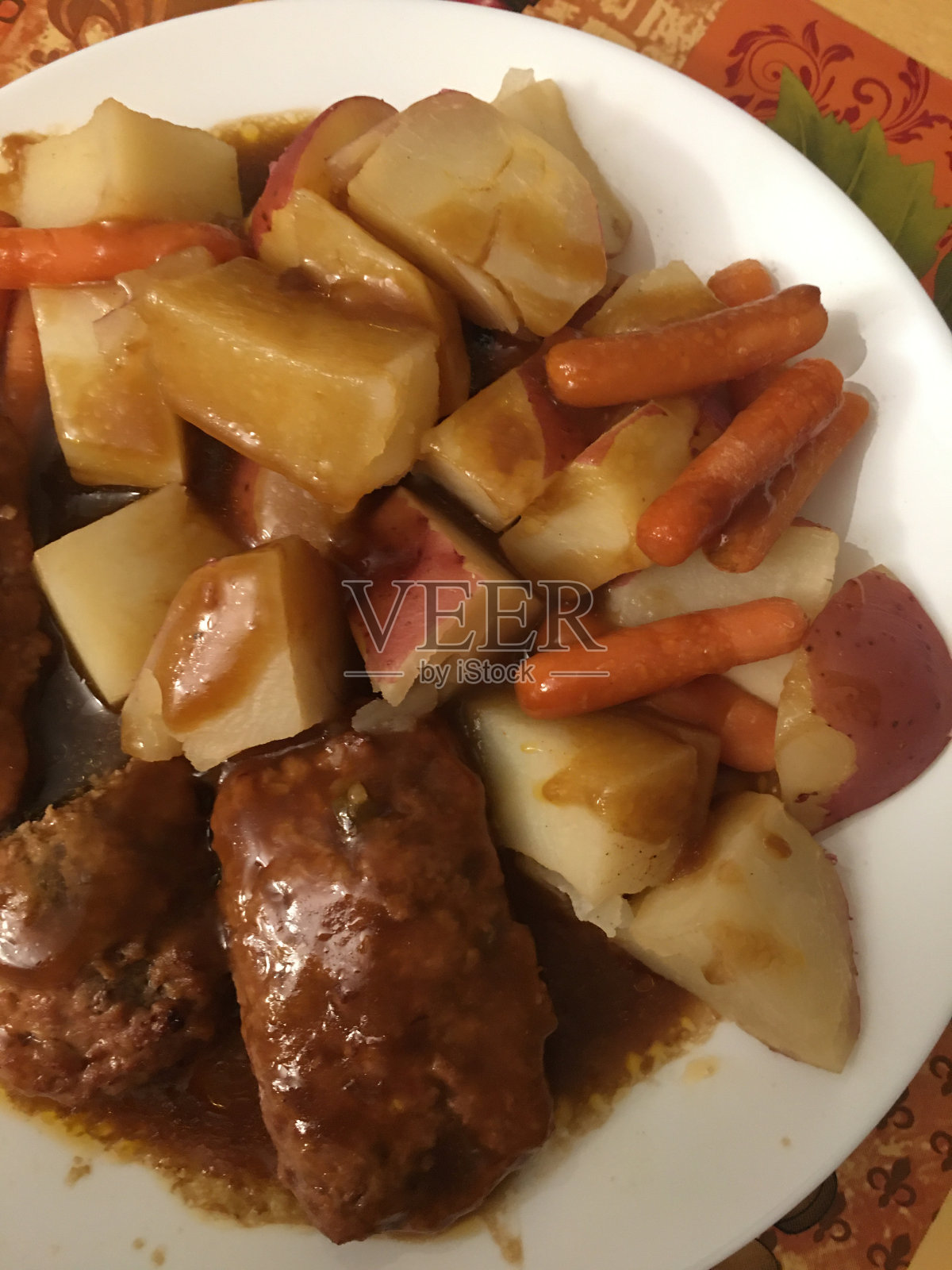 肉卷土豆和肉汁照片摄影图片