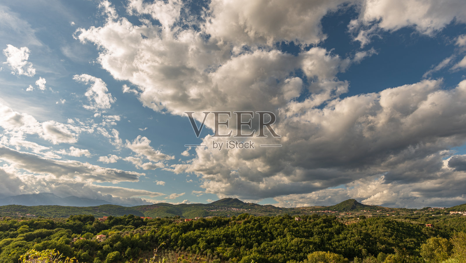 莫利塞意大利。夏天的风景照片摄影图片