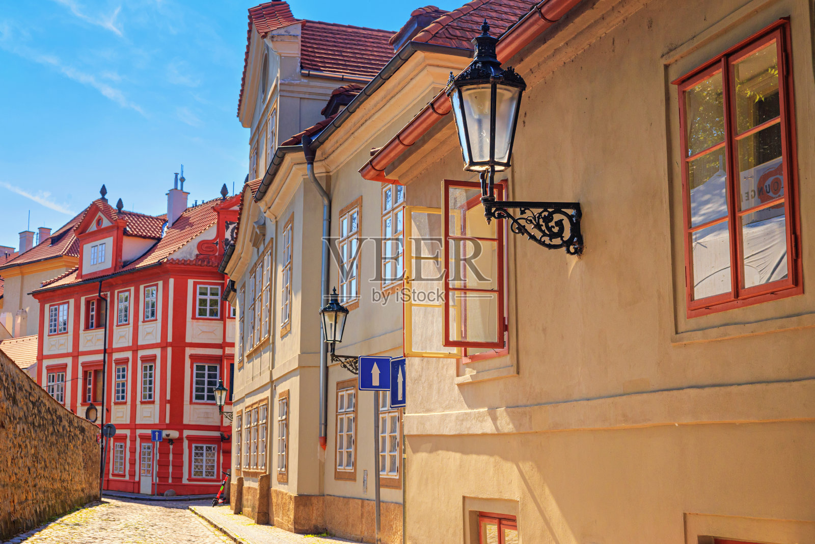 布拉格哈拉德坎尼历史区狭窄街道的城市景观照片摄影图片
