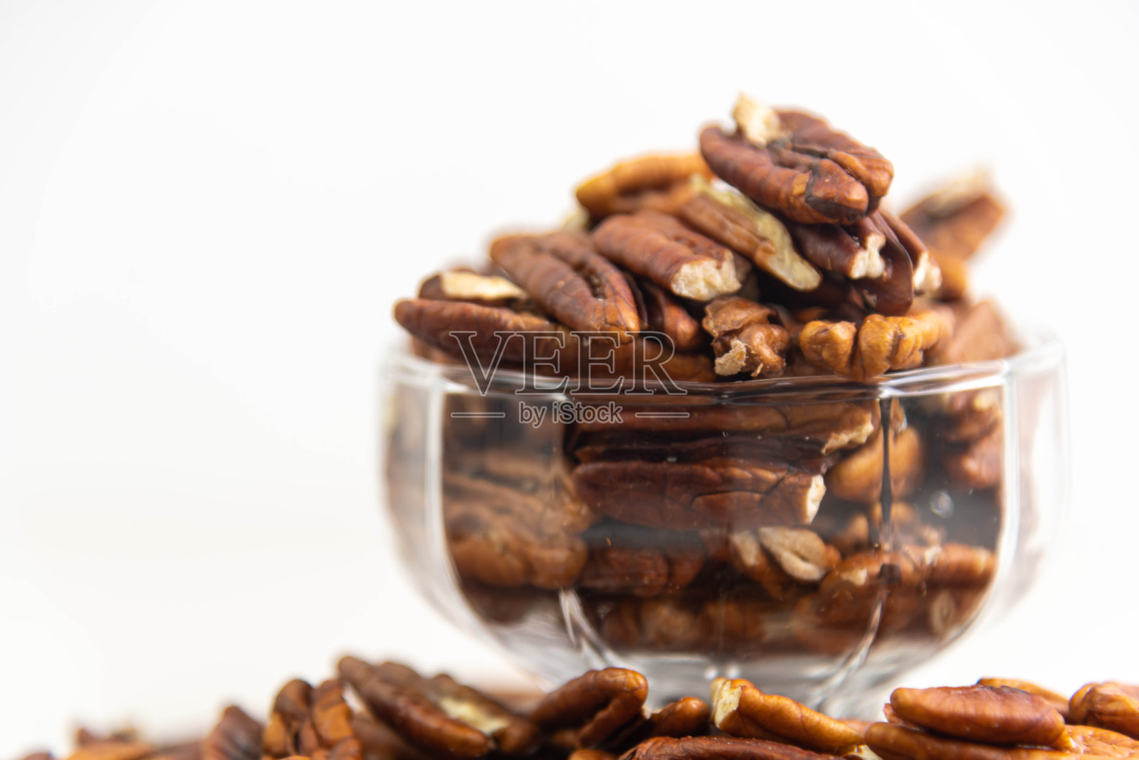 白底坚果杏仁照片摄影图片