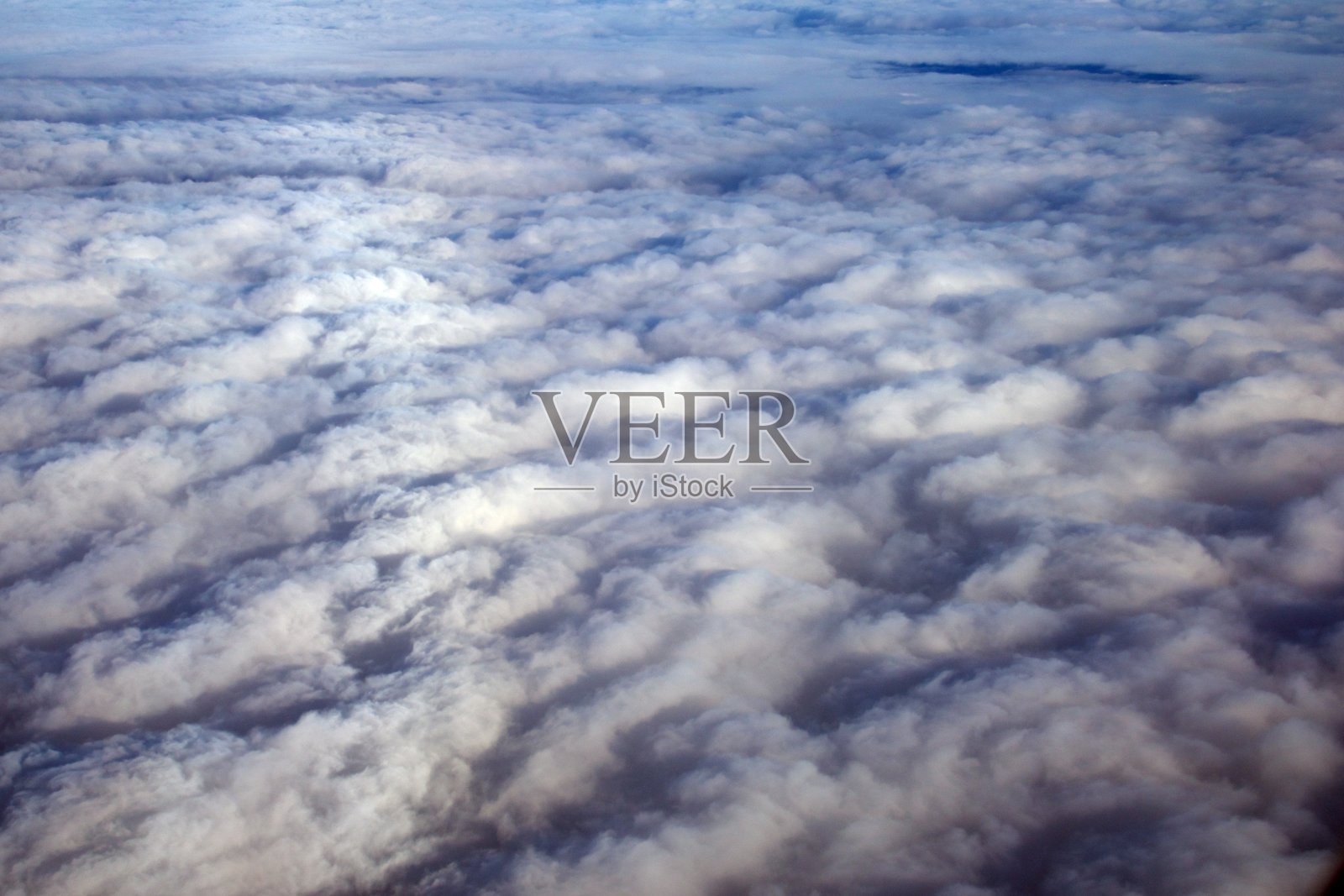 飞越云底照片摄影图片