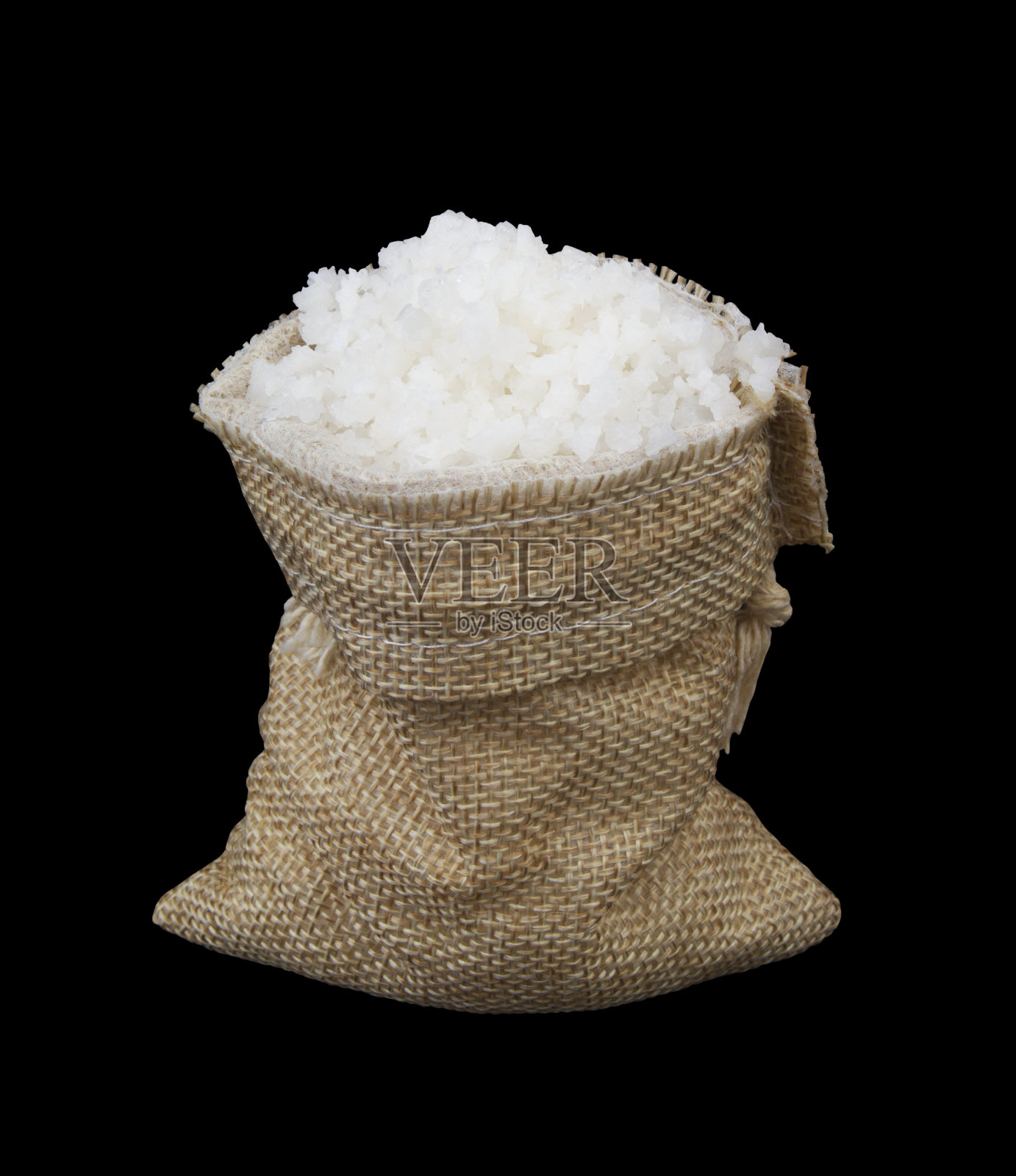 粗盐袋分离在黑色照片摄影图片