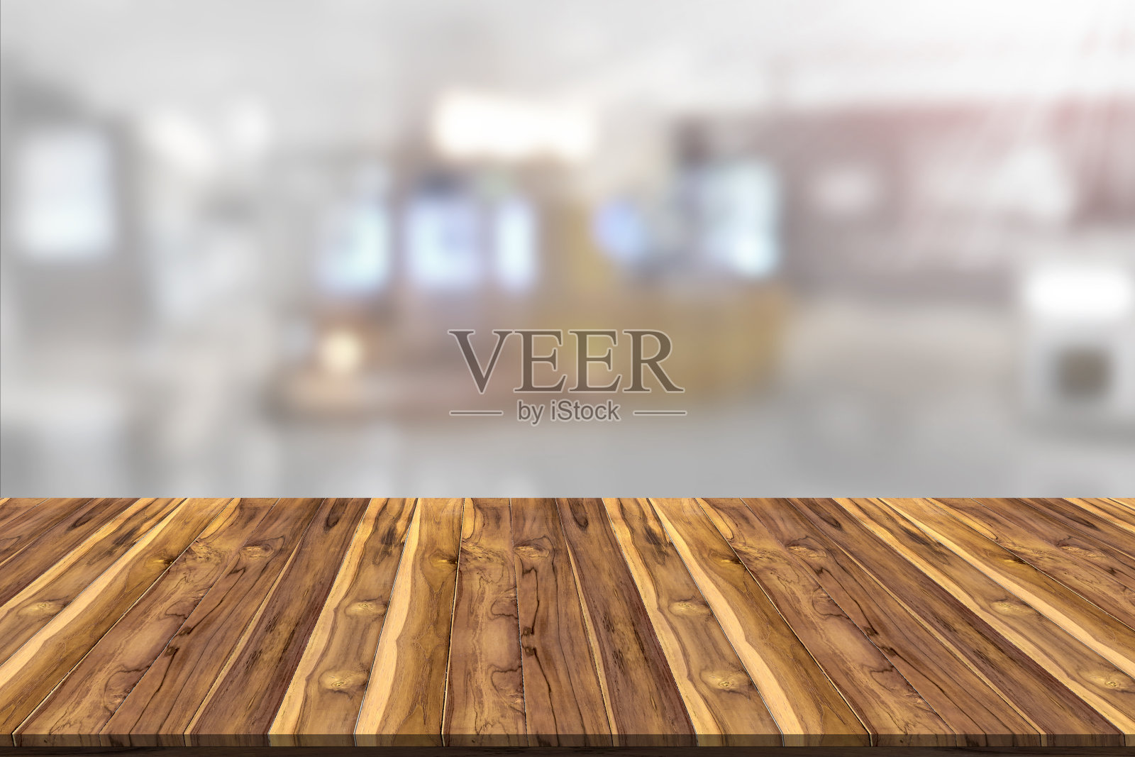 空木板空间平台与反模糊背景照片摄影图片