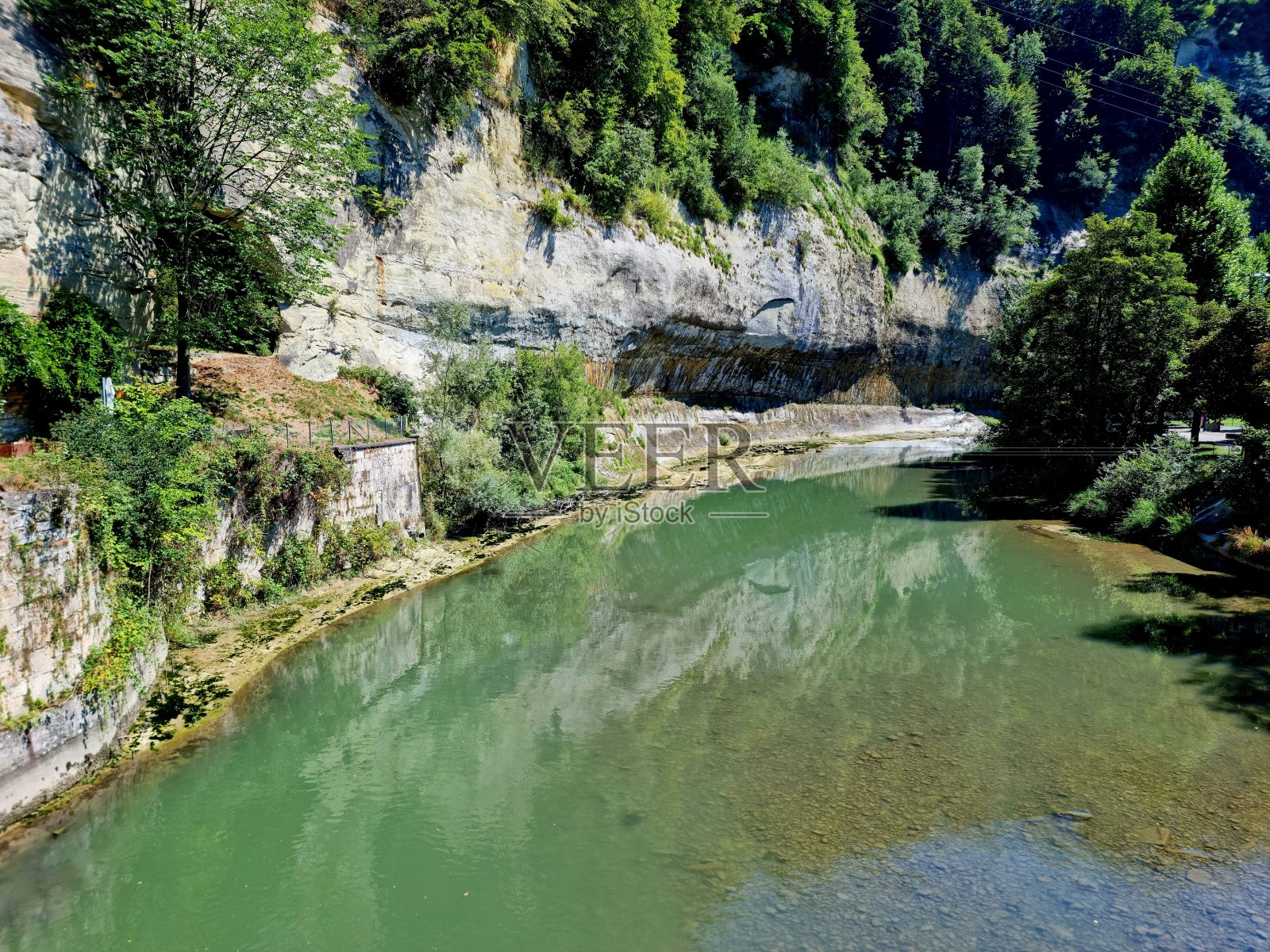 沙恩河与砂岩墙照片摄影图片
