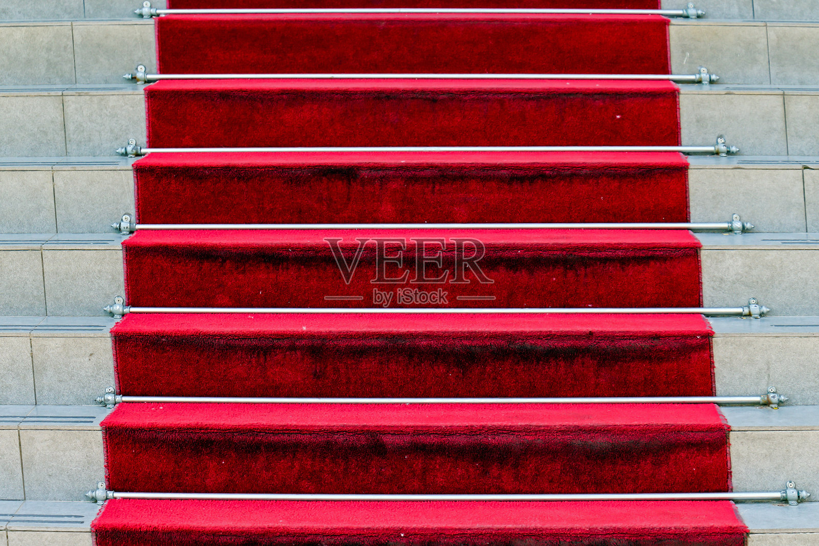 红地毯的楼梯照片摄影图片