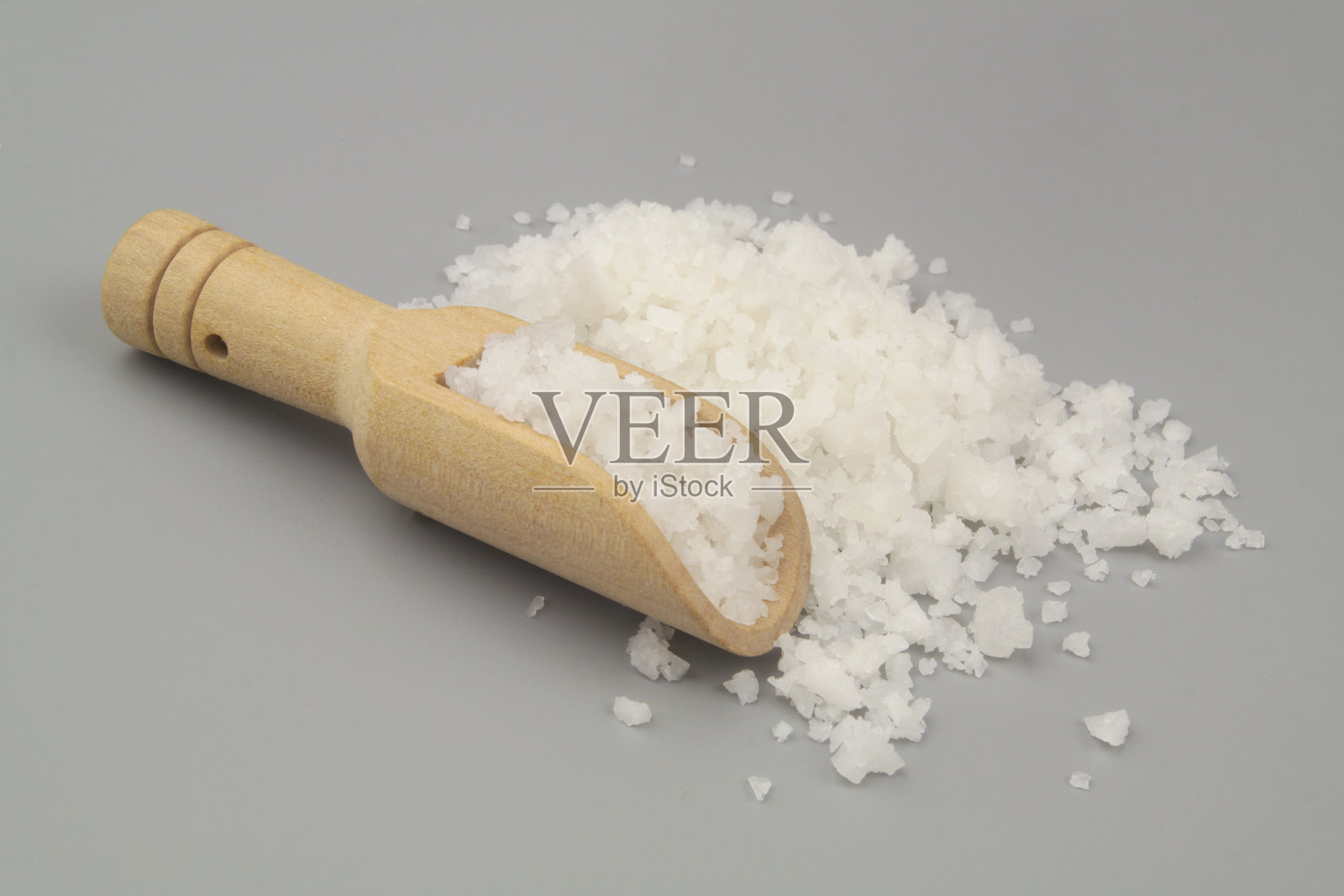 粗海盐用木勺上灰照片摄影图片