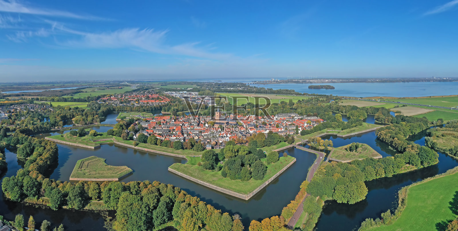 荷兰传统城市纳尔登的空中全景图照片摄影图片