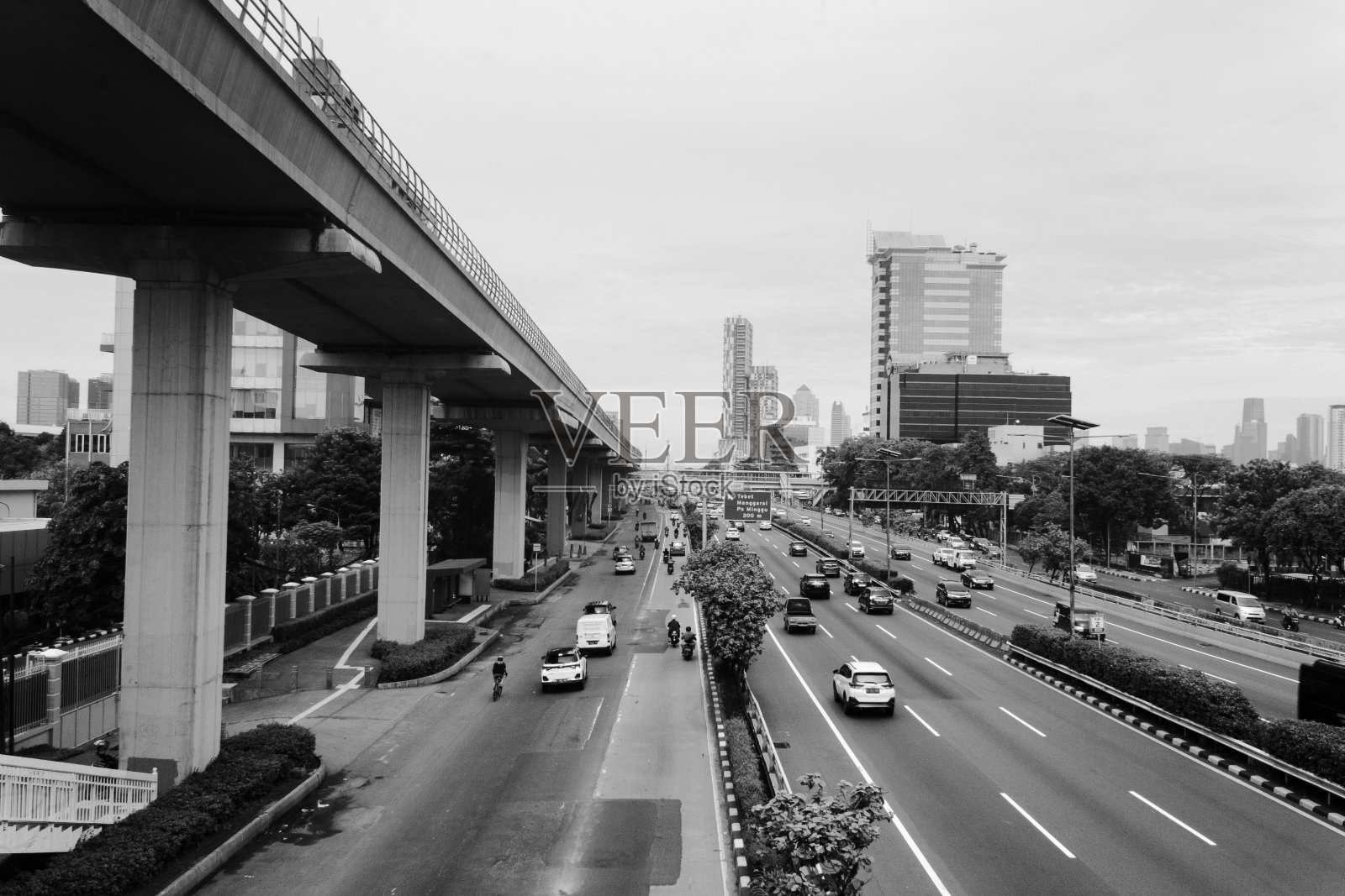 雅加达高峰时间的交通黑白视图照片摄影图片