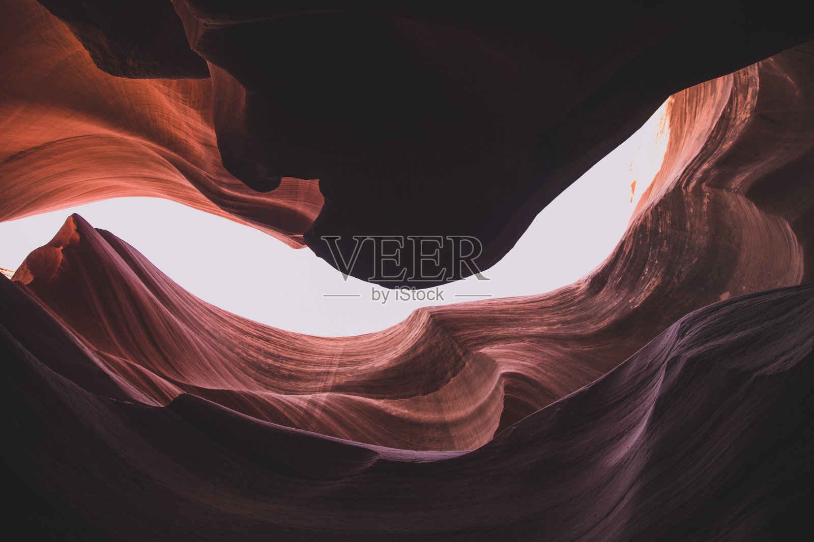 犹他州槽峡谷的砂岩地层的低角度拍摄照片摄影图片