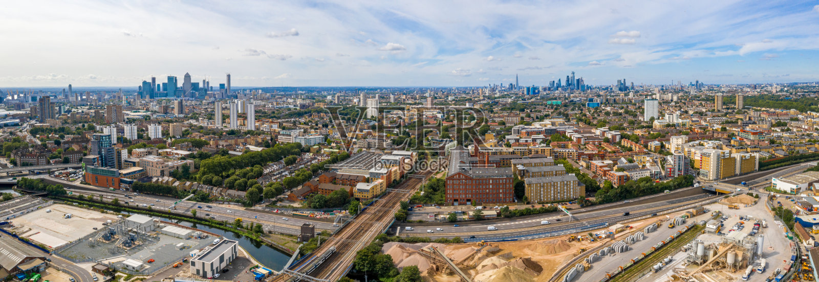 伦敦奥林匹克公园和奥林匹克体育场的全景鸟瞰图照片摄影图片