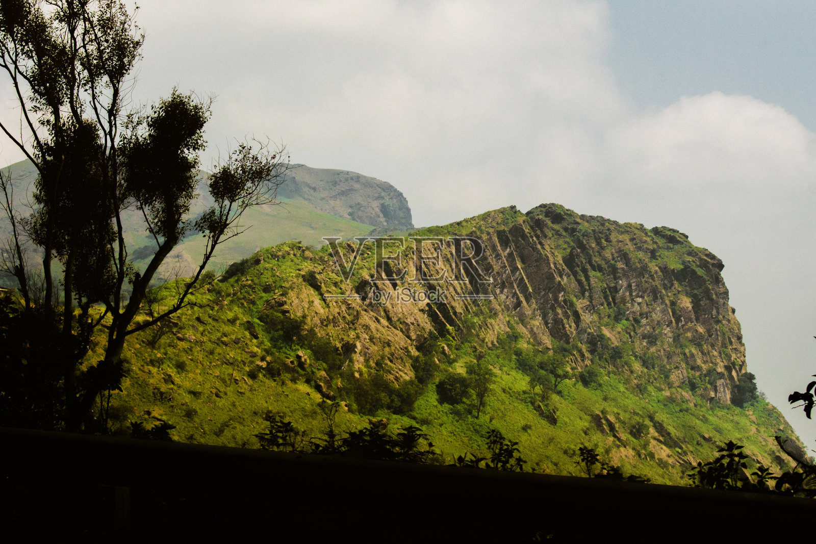 印度卡纳塔克邦美丽的落基山脉。照片摄影图片