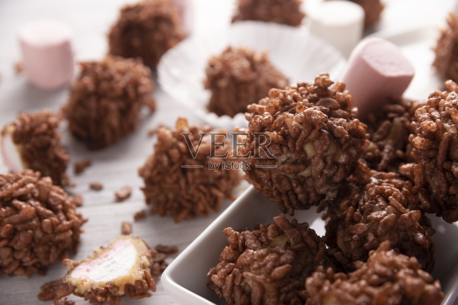 简单的圣诞膨化饭团照片摄影图片