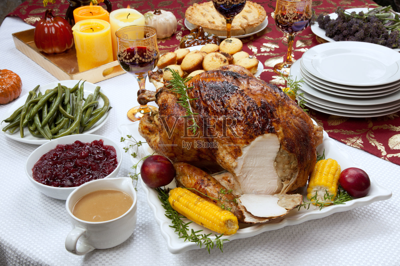 雕刻传统的感恩节秋季烤火鸡照片摄影图片