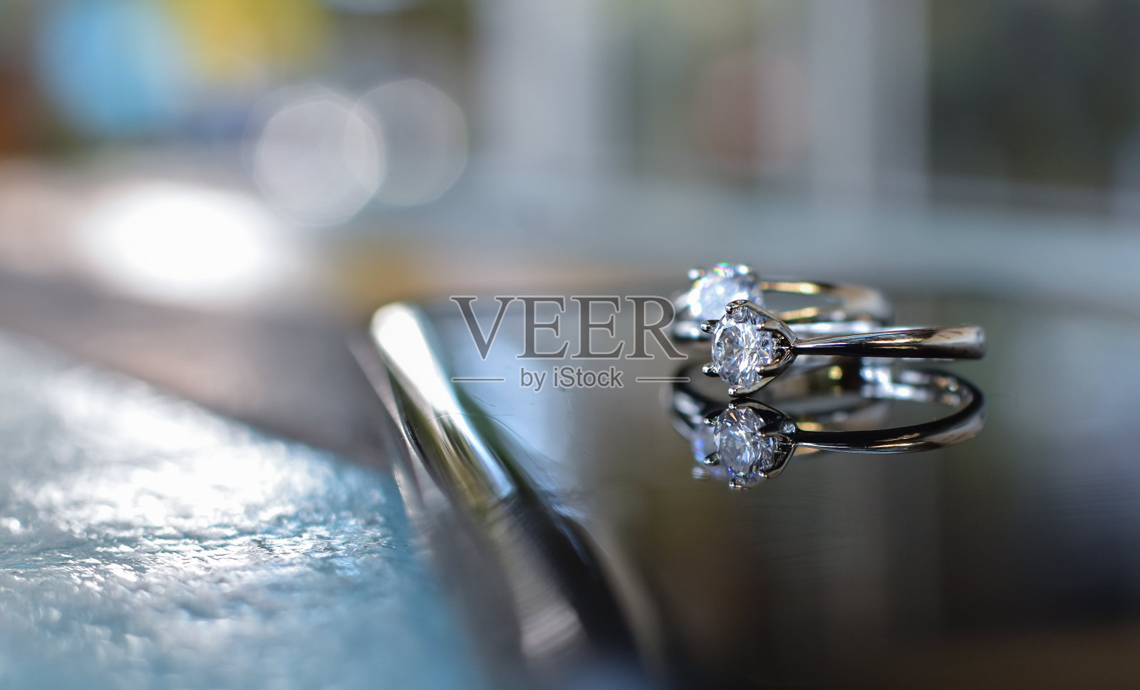 钻石戒指结婚戒指豪华珠宝照片摄影图片