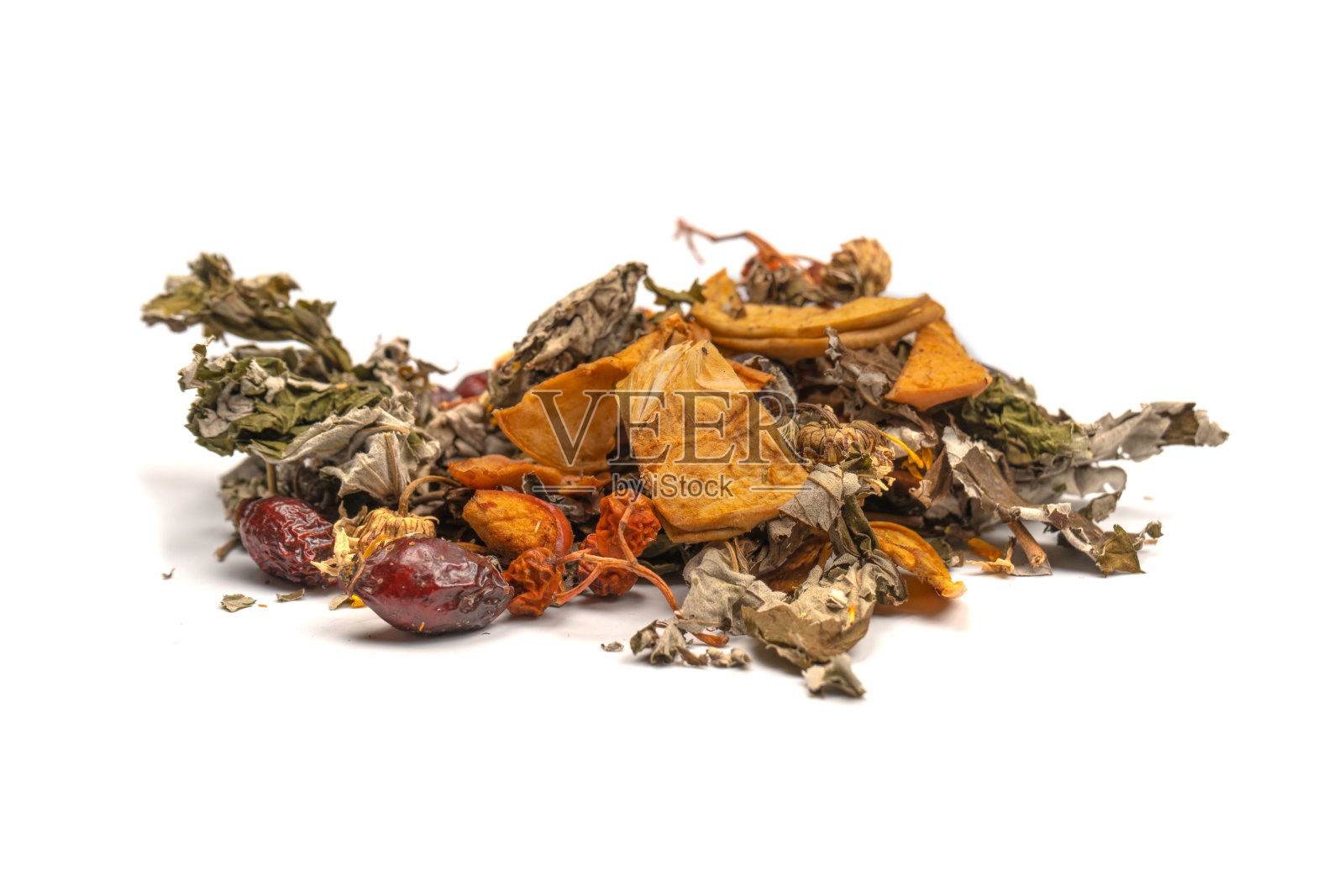 干茶叶和干水果孤立在白色背景。照片摄影图片