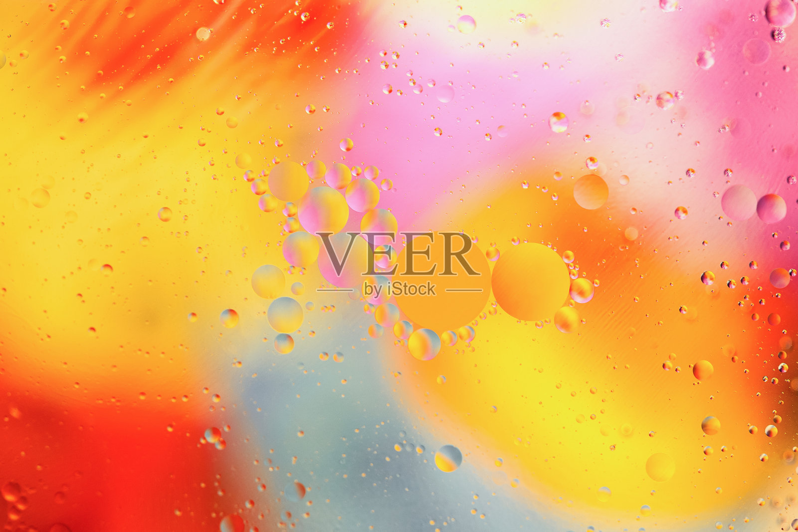 抽象的彩色背景油在水中。照片摄影图片