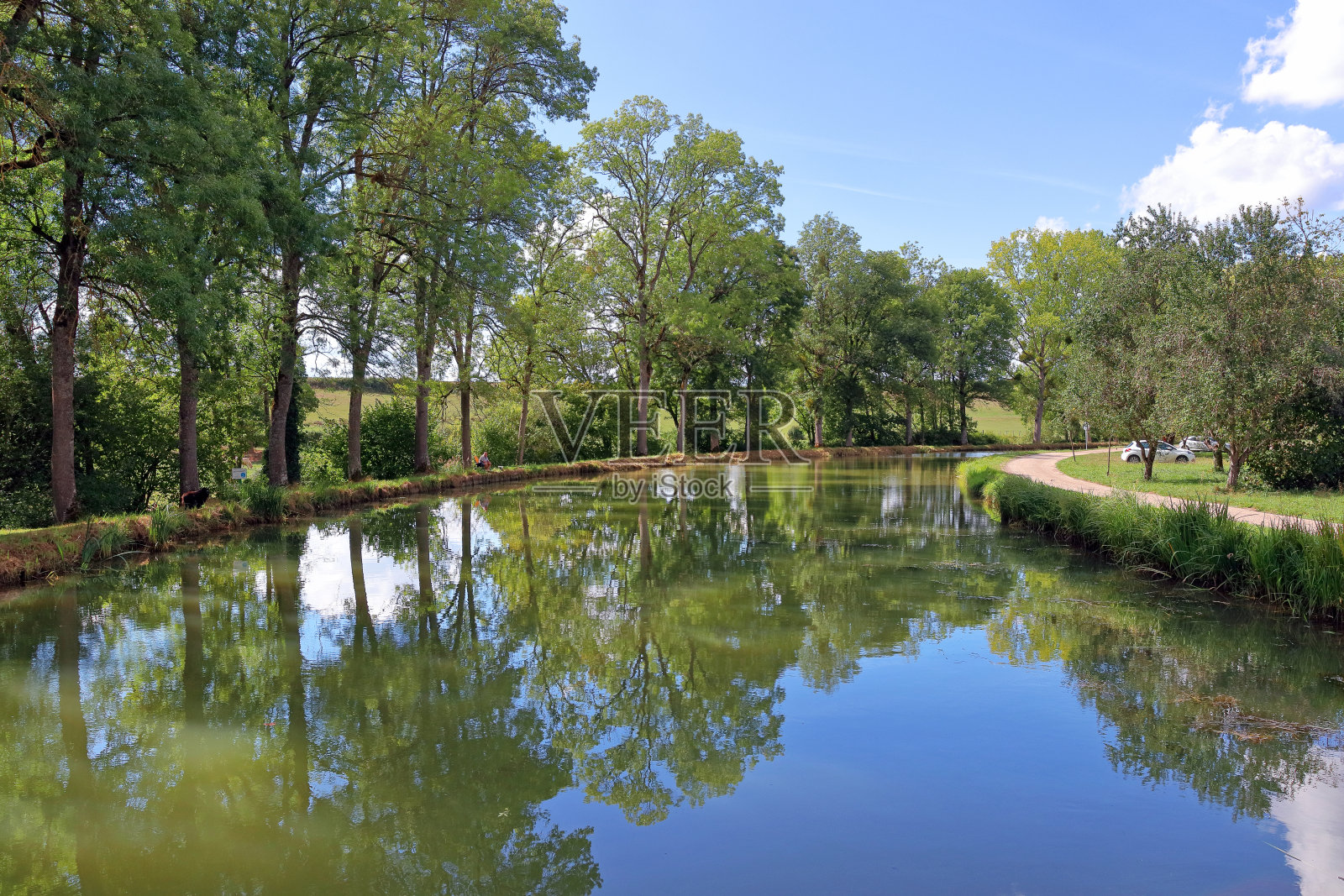 法国欧索瓦凡德内斯的勃艮第运河照片摄影图片